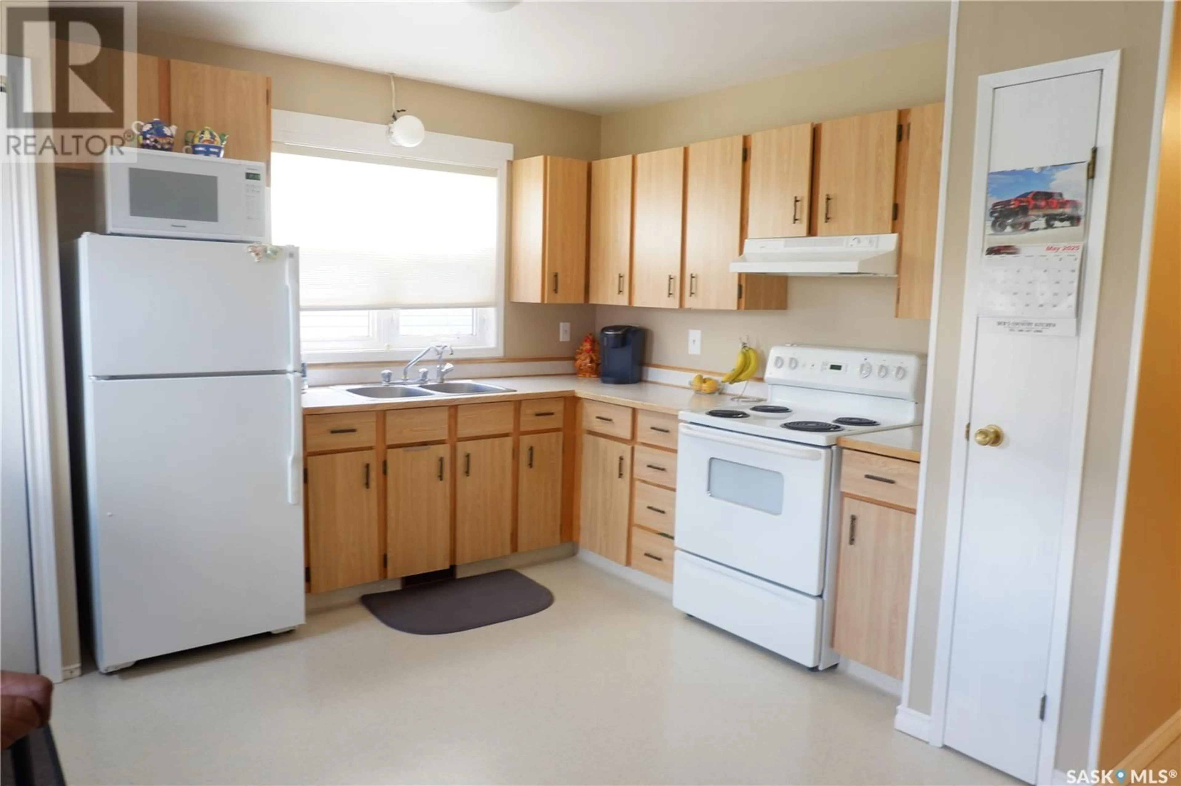 Standard kitchen, unknown for 117 4TH STREET, Coronach Saskatchewan S0H0Z0