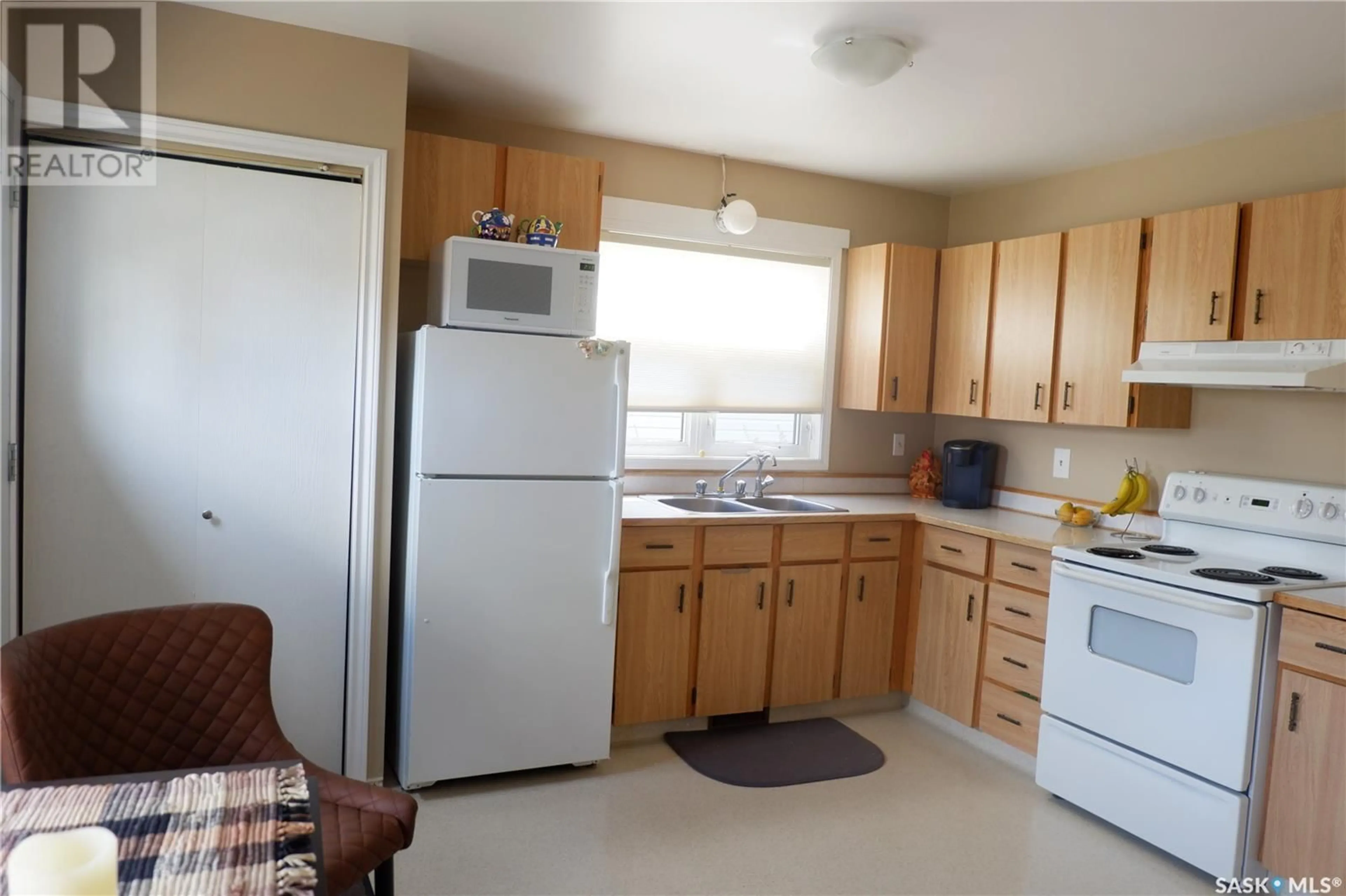 Standard kitchen, ceramic/tile floor for 117 4TH STREET, Coronach Saskatchewan S0H0Z0