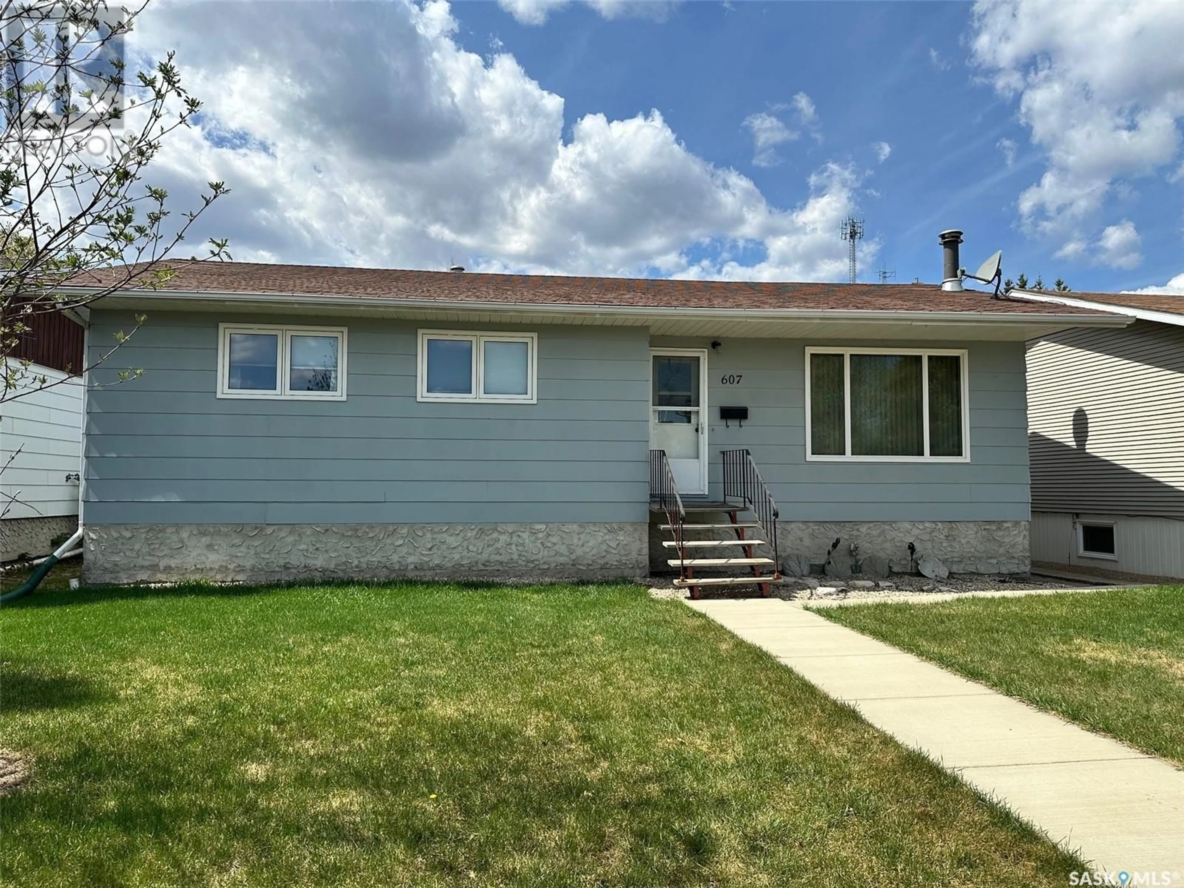 Home with vinyl exterior material, street for 607 MAIN STREET, Hudson Bay Saskatchewan S0E0Y0