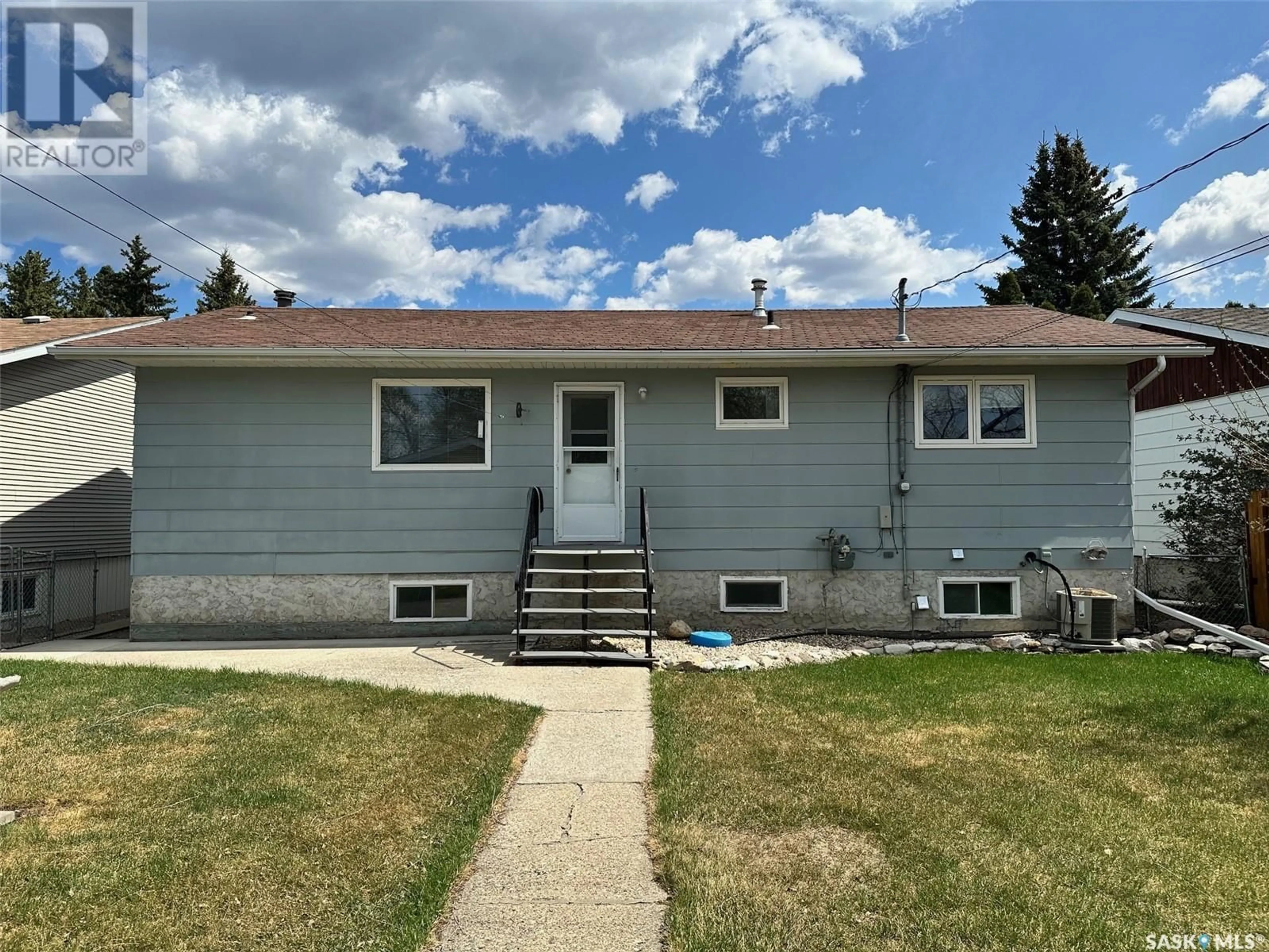 Home with vinyl exterior material, street for 607 MAIN STREET, Hudson Bay Saskatchewan S0E0Y0