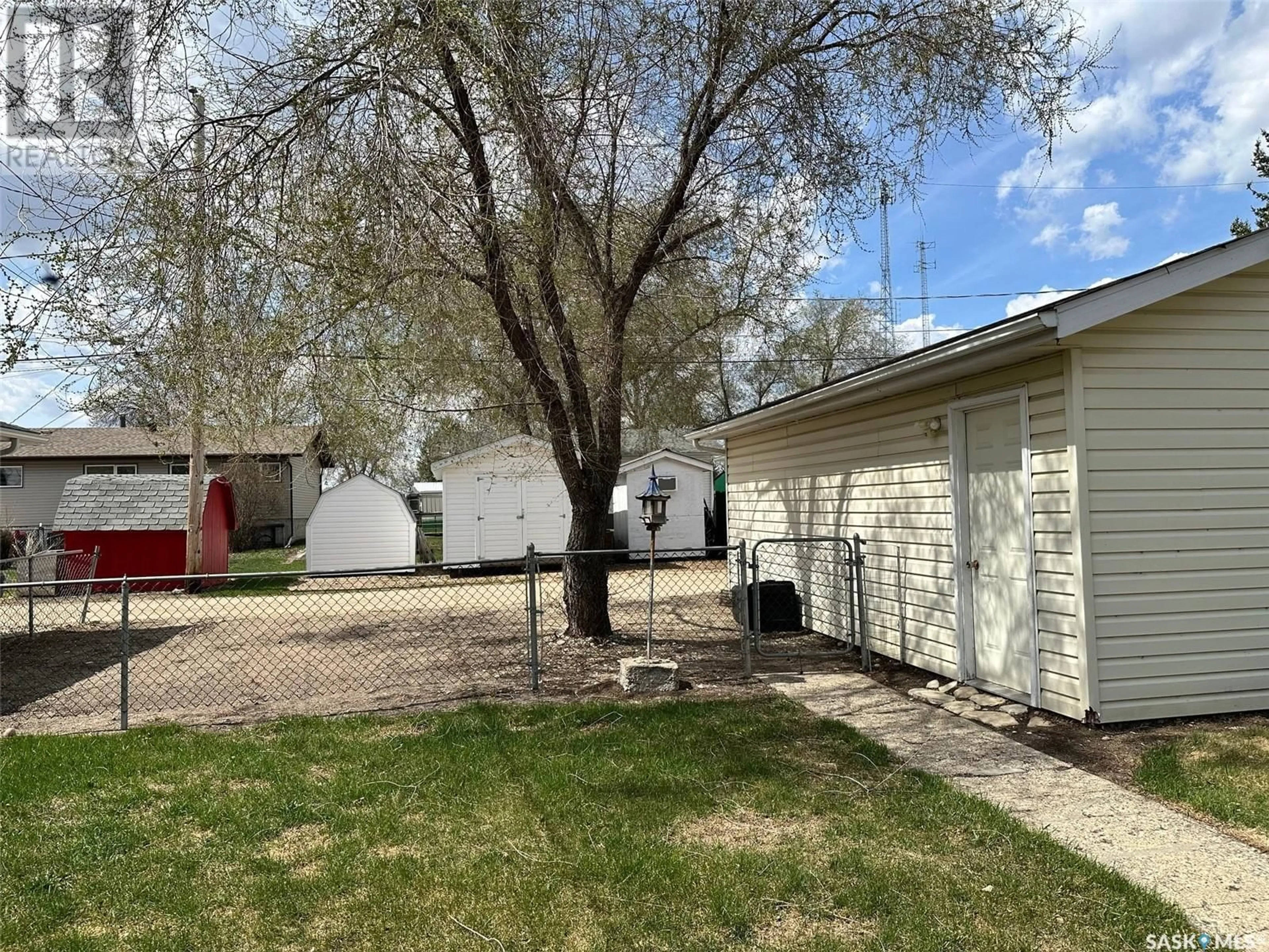 A pic from outside/outdoor area/front of a property/back of a property/a pic from drone, street for 607 MAIN STREET, Hudson Bay Saskatchewan S0E0Y0