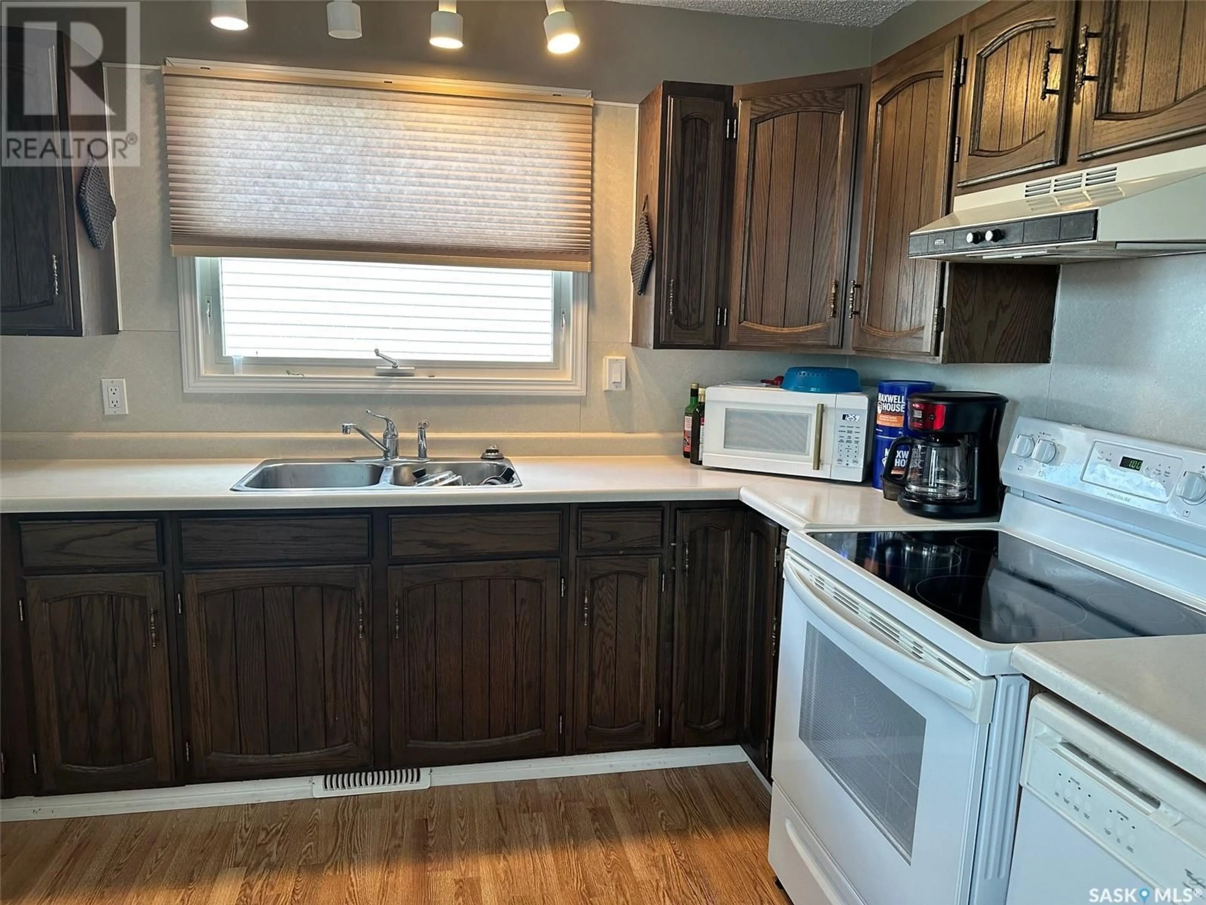 Standard kitchen, wood/laminate floor for 607 MAIN STREET, Hudson Bay Saskatchewan S0E0Y0