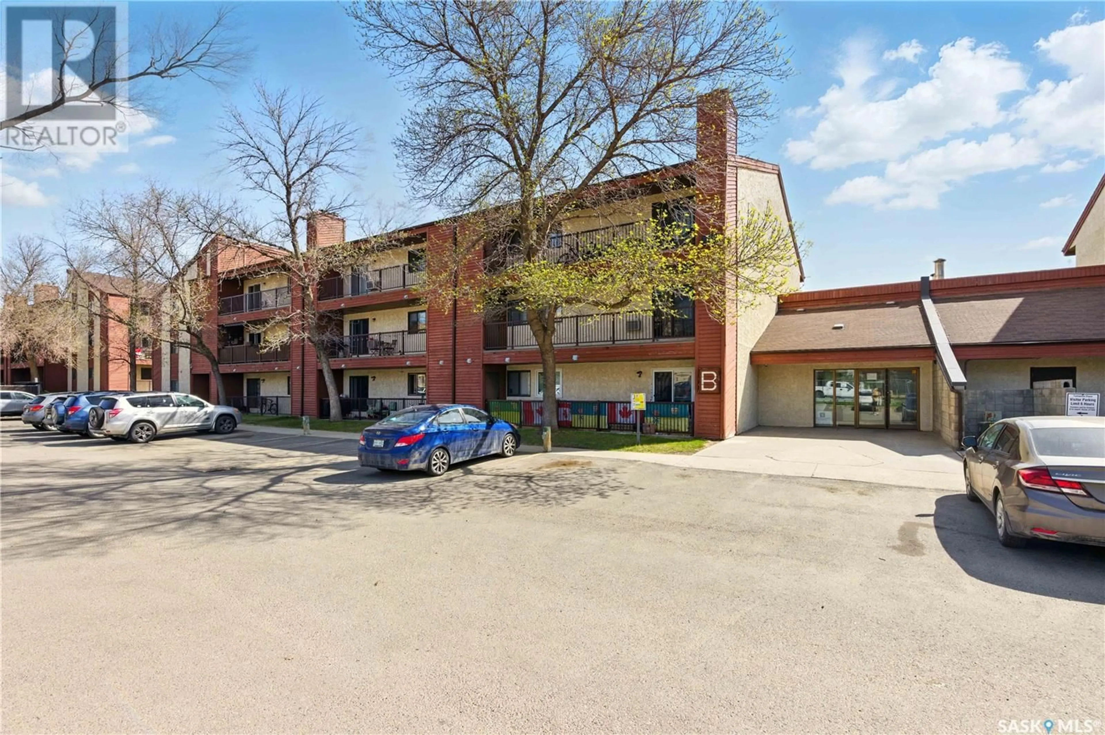 Patio, building for 103B - 4040 8TH STREET, Saskatoon Saskatchewan S7H5L4