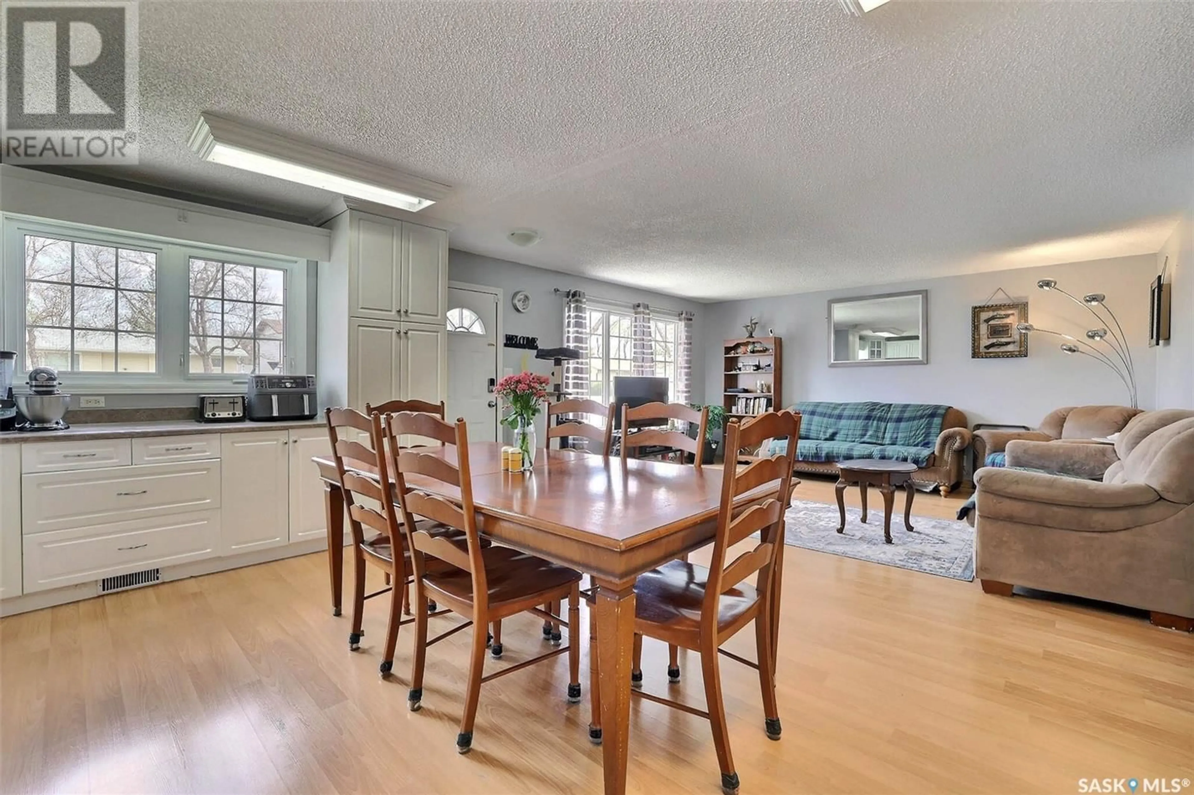 Dining room, unknown for 6406 7TH AVENUE, Regina Saskatchewan S4T7K7