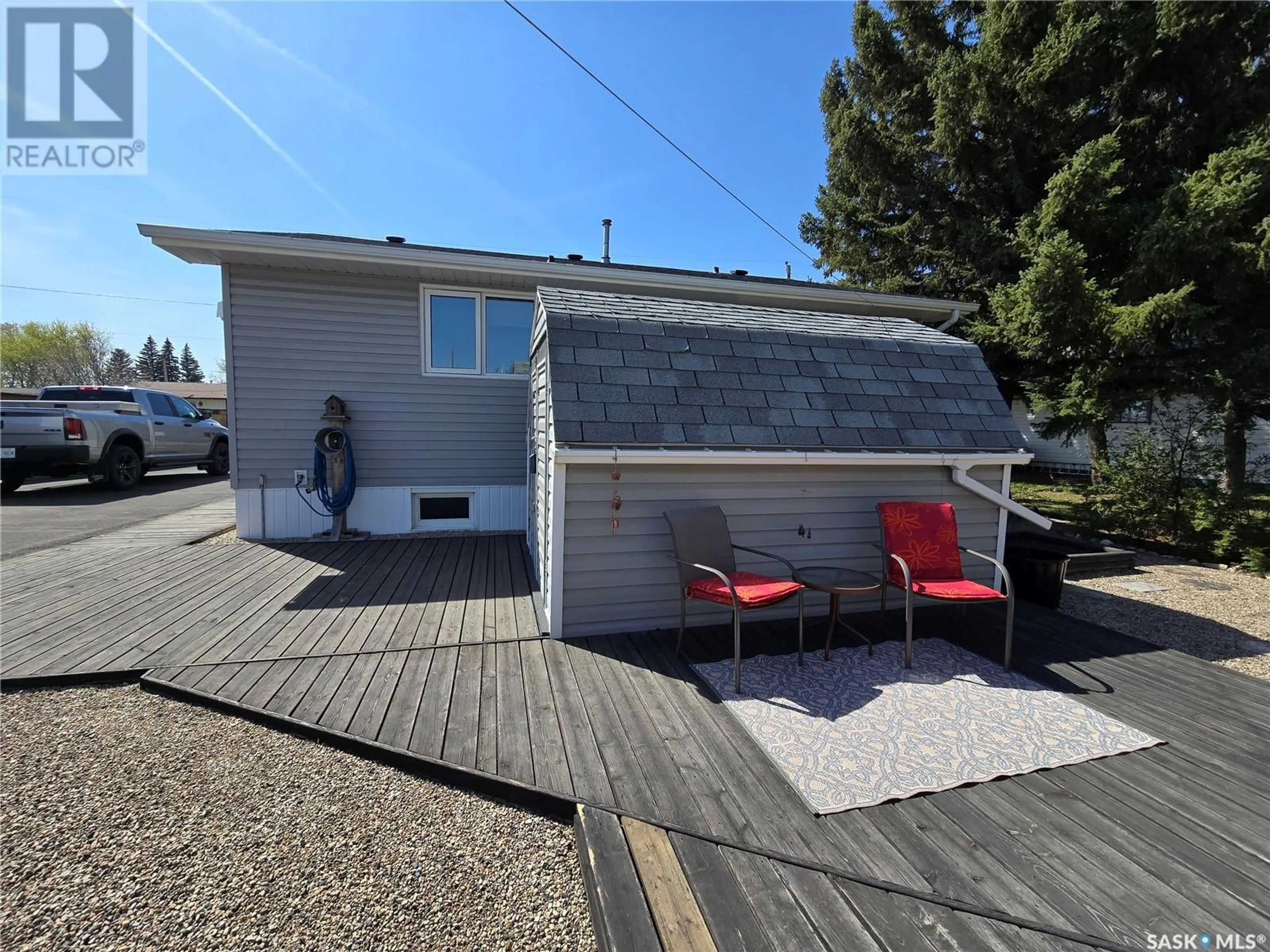 Patio, street for 901 FRANCIS STREET, Grenfell Saskatchewan S0G2B0