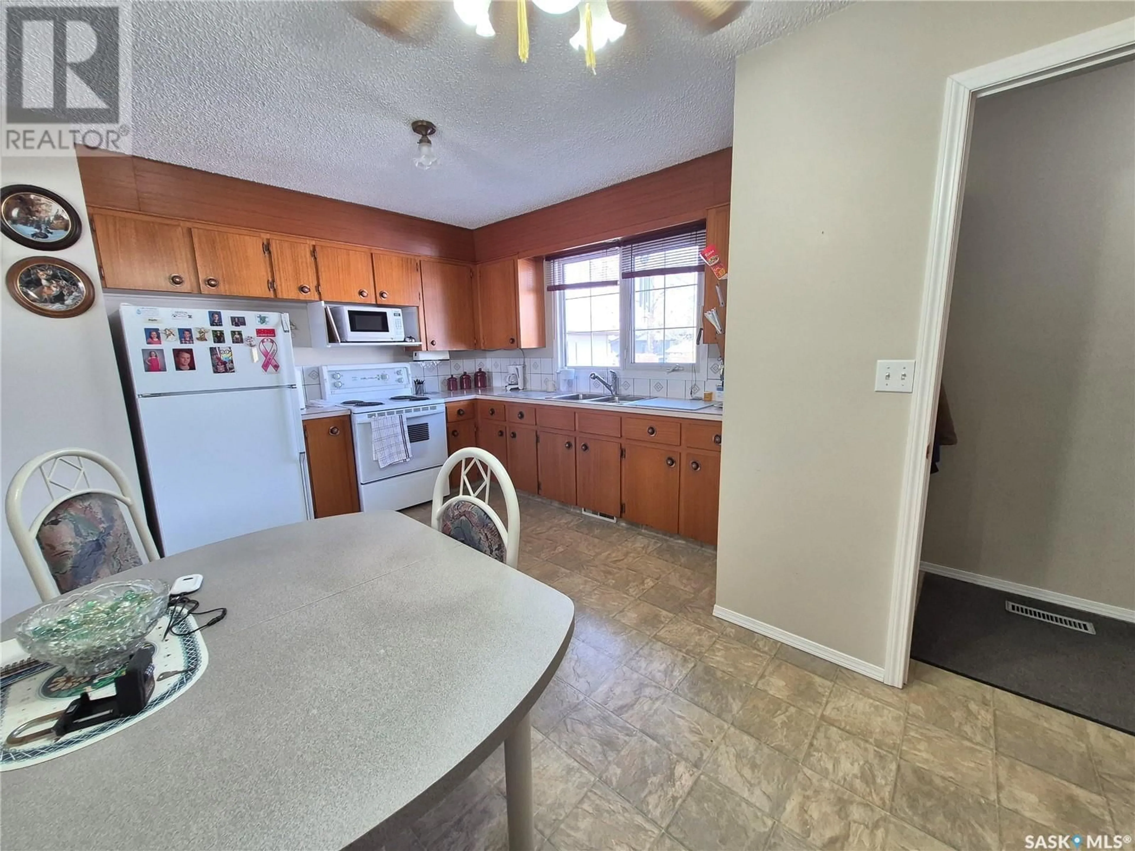 Standard kitchen, ceramic/tile floor for 210 HARVEY BAY, Weyburn Saskatchewan S4H2S7