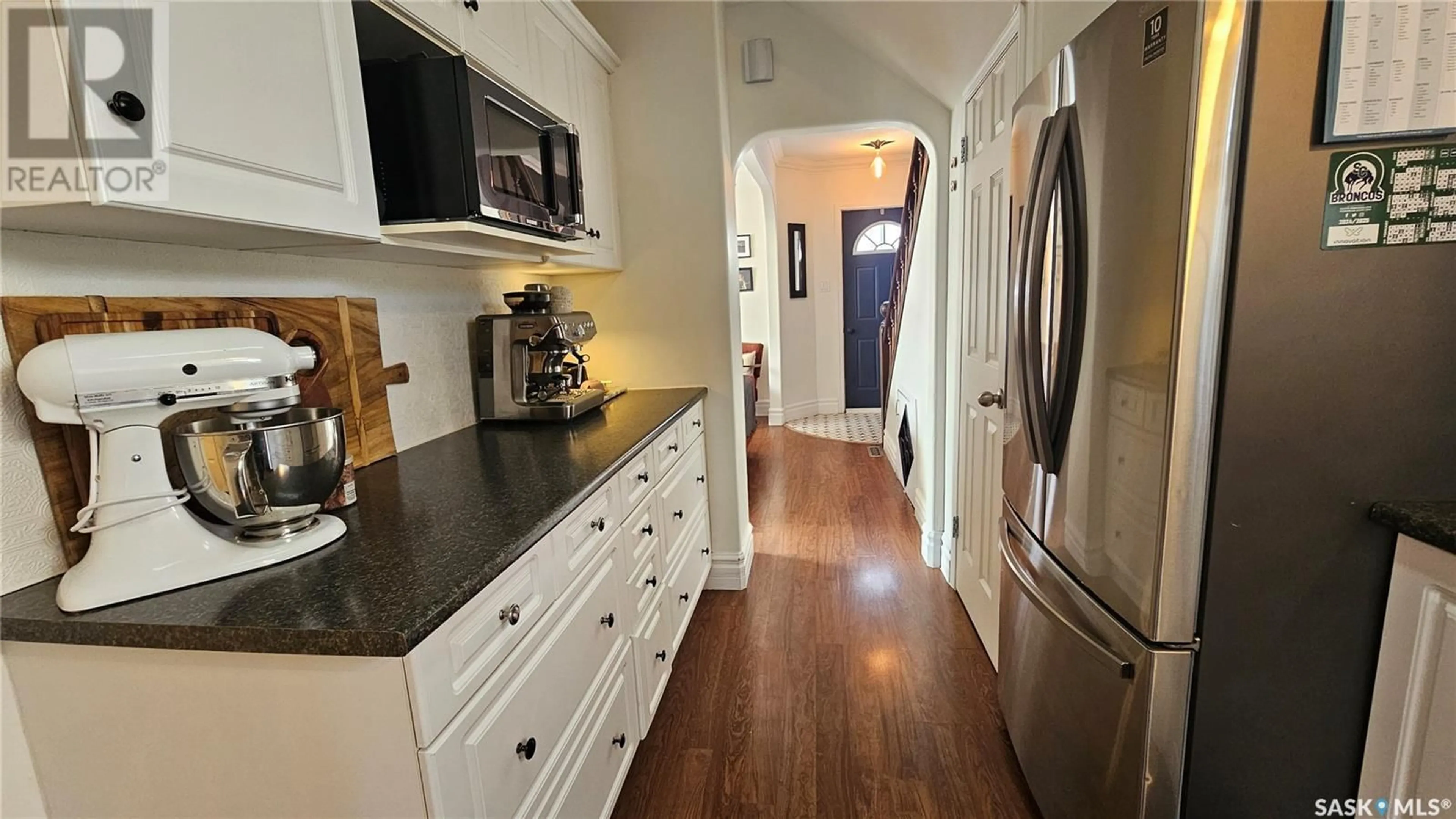 Open concept kitchen, unknown for 467 1ST AVENUE, Swift Current Saskatchewan S9H2B5