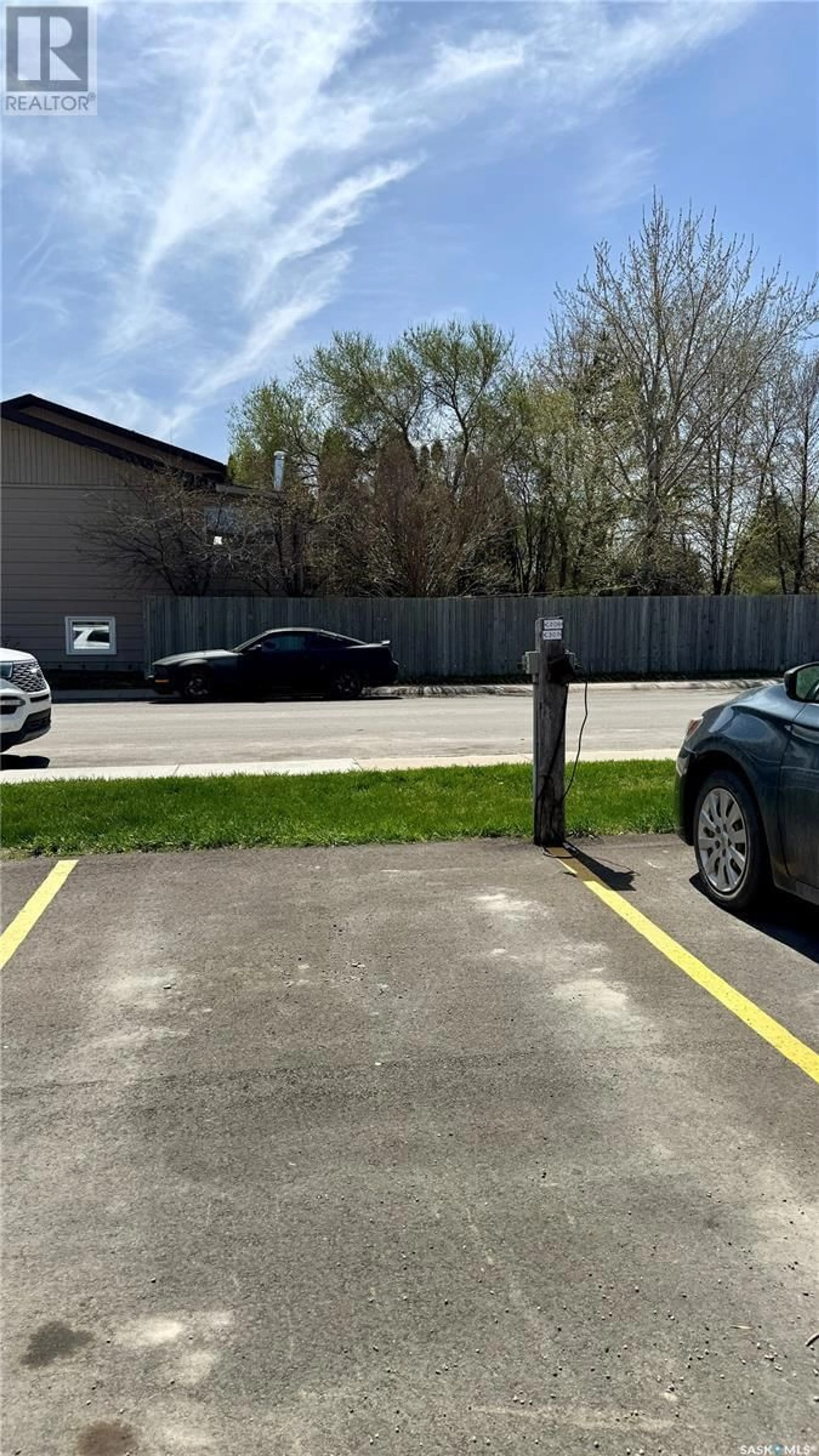 Parking for 802C - 307 KINGSMERE BOULEVARD, Saskatoon Saskatchewan S7J4B7