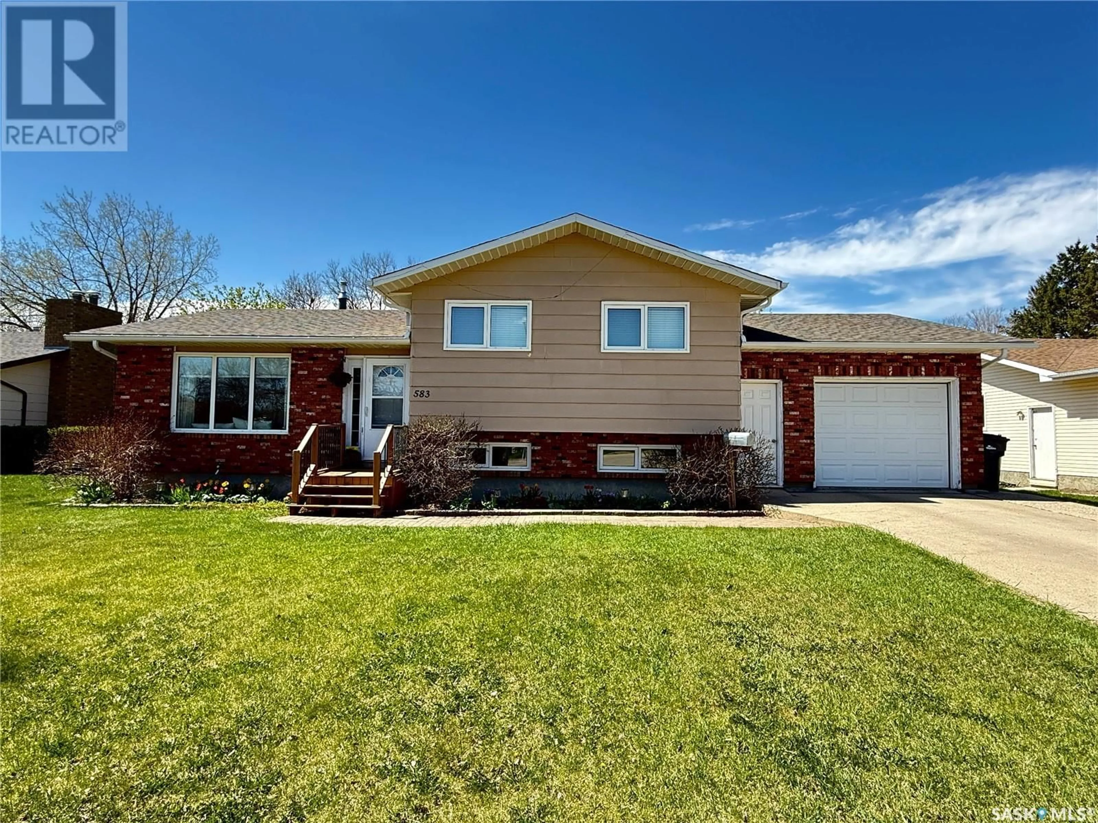 Home with vinyl exterior material, street for 583 13TH STREET, Weyburn Saskatchewan S4H2Y4