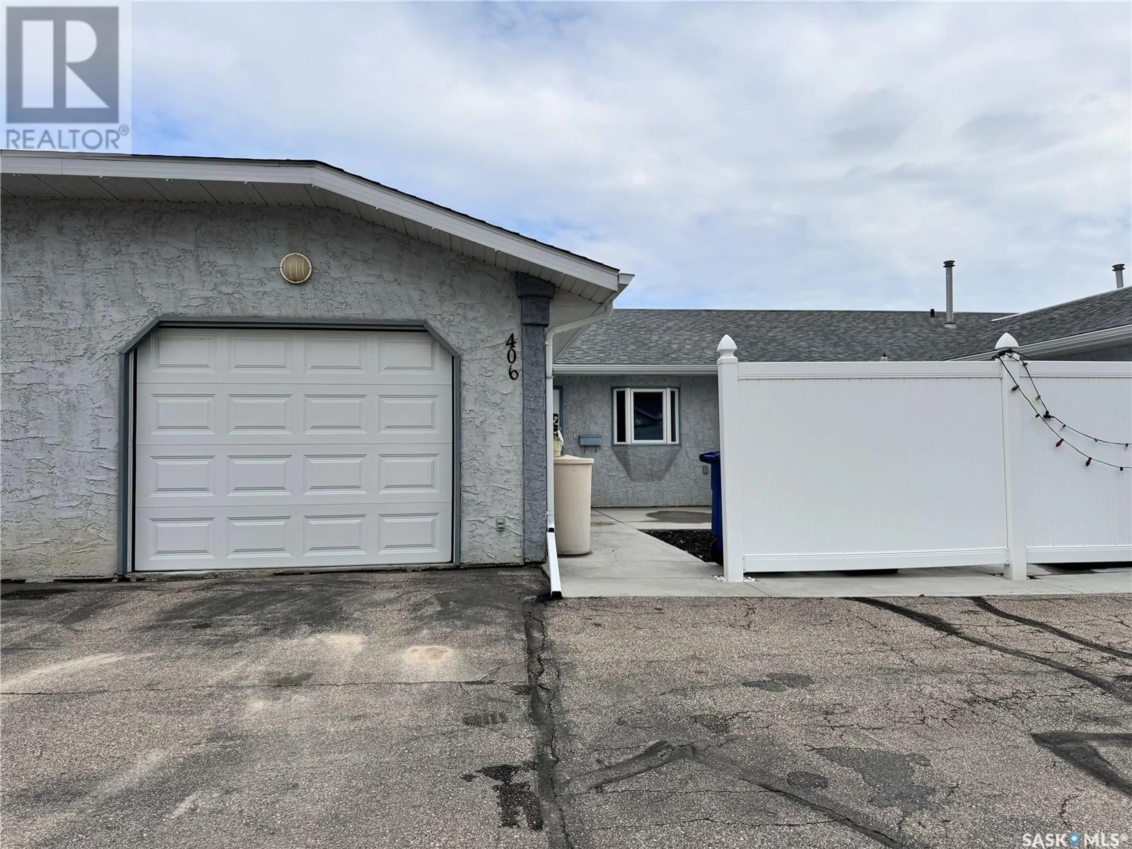 Indoor garage for 9 406 TESKY CRESCENT, Wynyard Saskatchewan S0A4T0