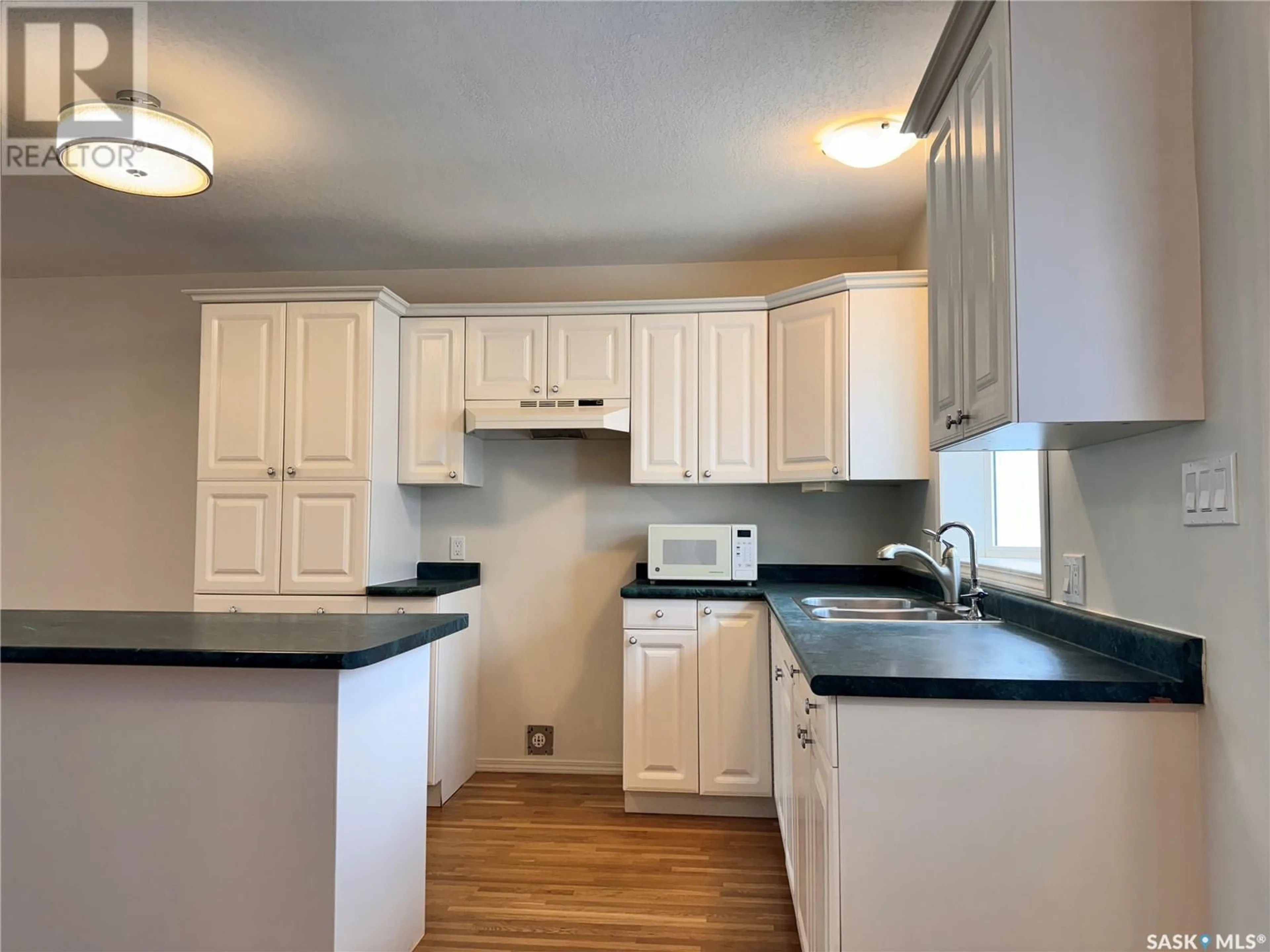 Standard kitchen, unknown for 9 406 TESKY CRESCENT, Wynyard Saskatchewan S0A4T0