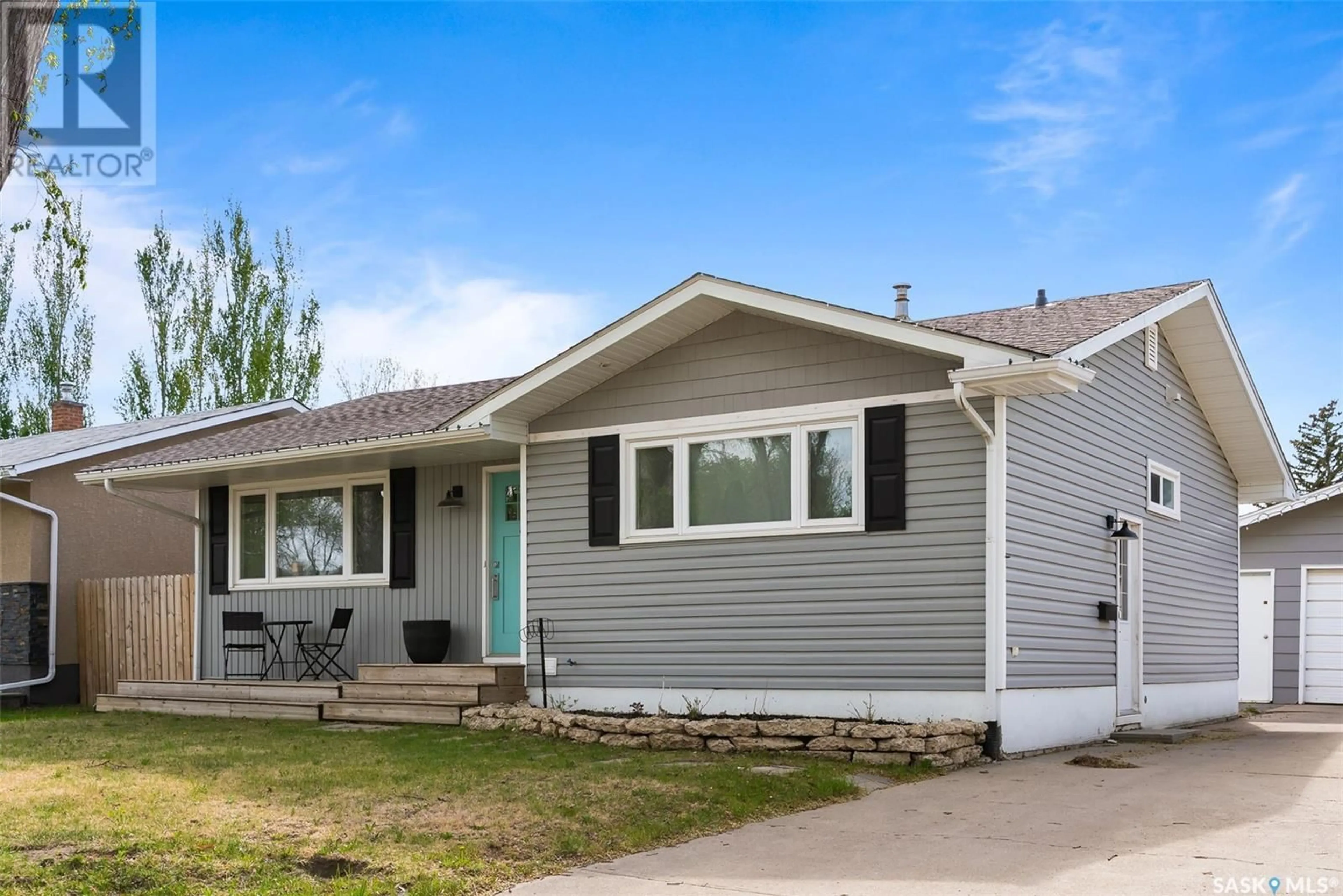 Home with vinyl exterior material, street for 83 NORWOOD CRESCENT, Regina Saskatchewan S4R0A2