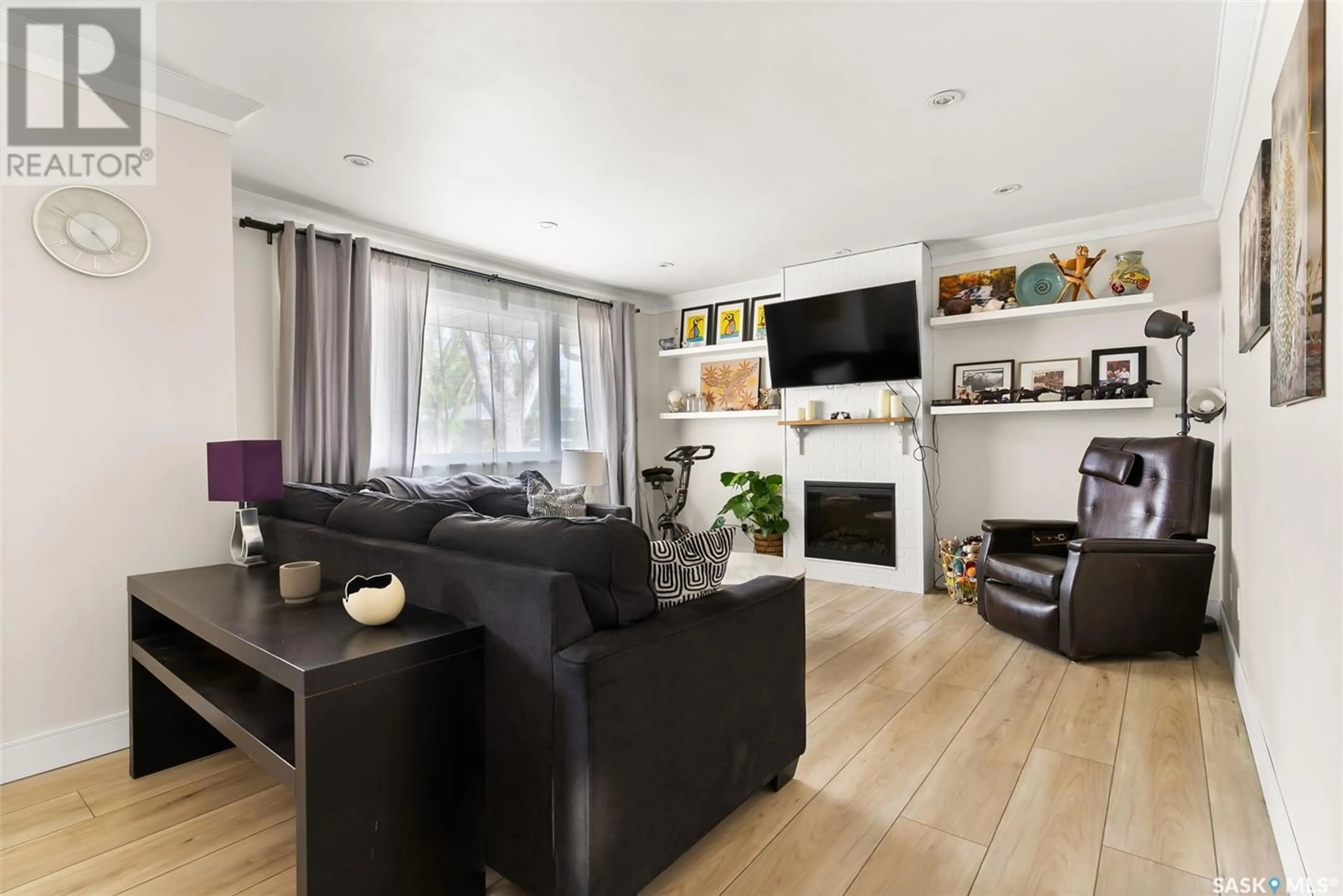 Living room with furniture, wood/laminate floor for 83 NORWOOD CRESCENT, Regina Saskatchewan S4R0A2
