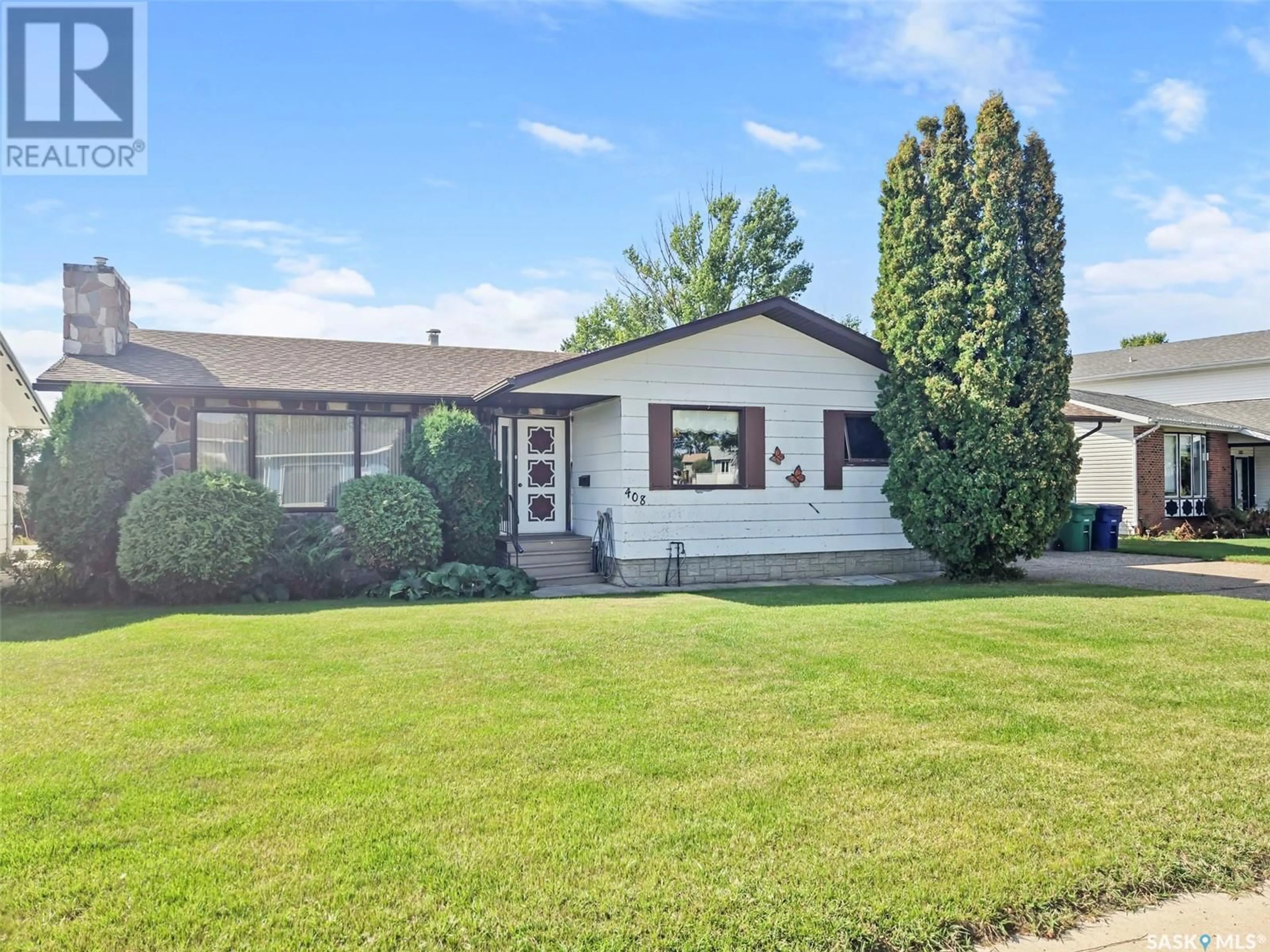 Home with vinyl exterior material, street for 408 8TH AVENUE, Biggar Saskatchewan S0K0M0