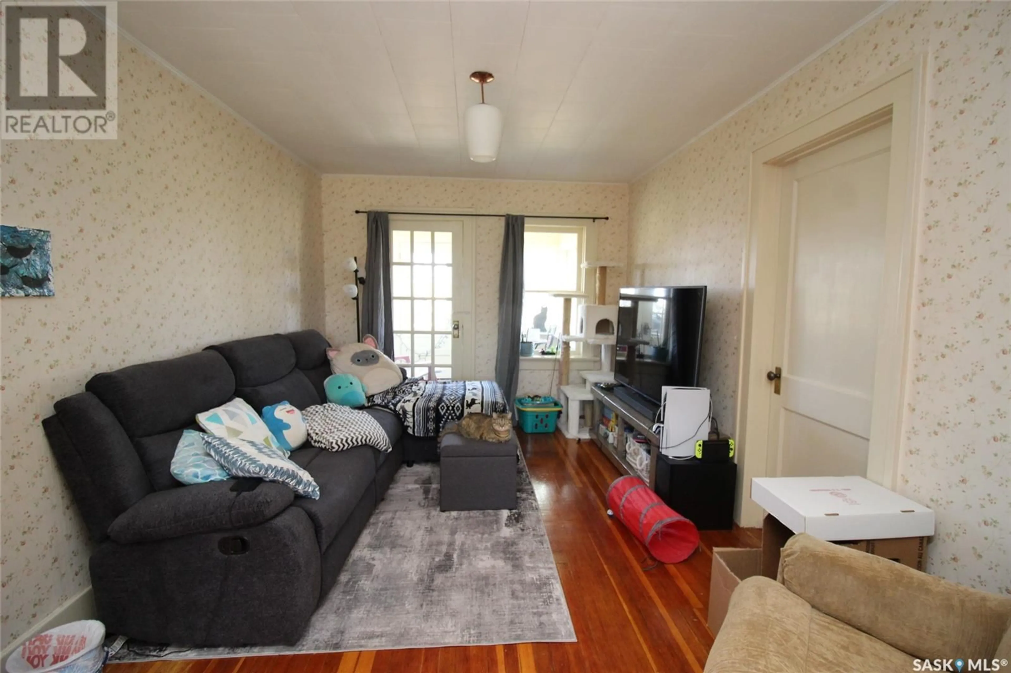 Living room with furniture, unknown for 223 1ST AVENUE, Frontier Saskatchewan S0N0A2