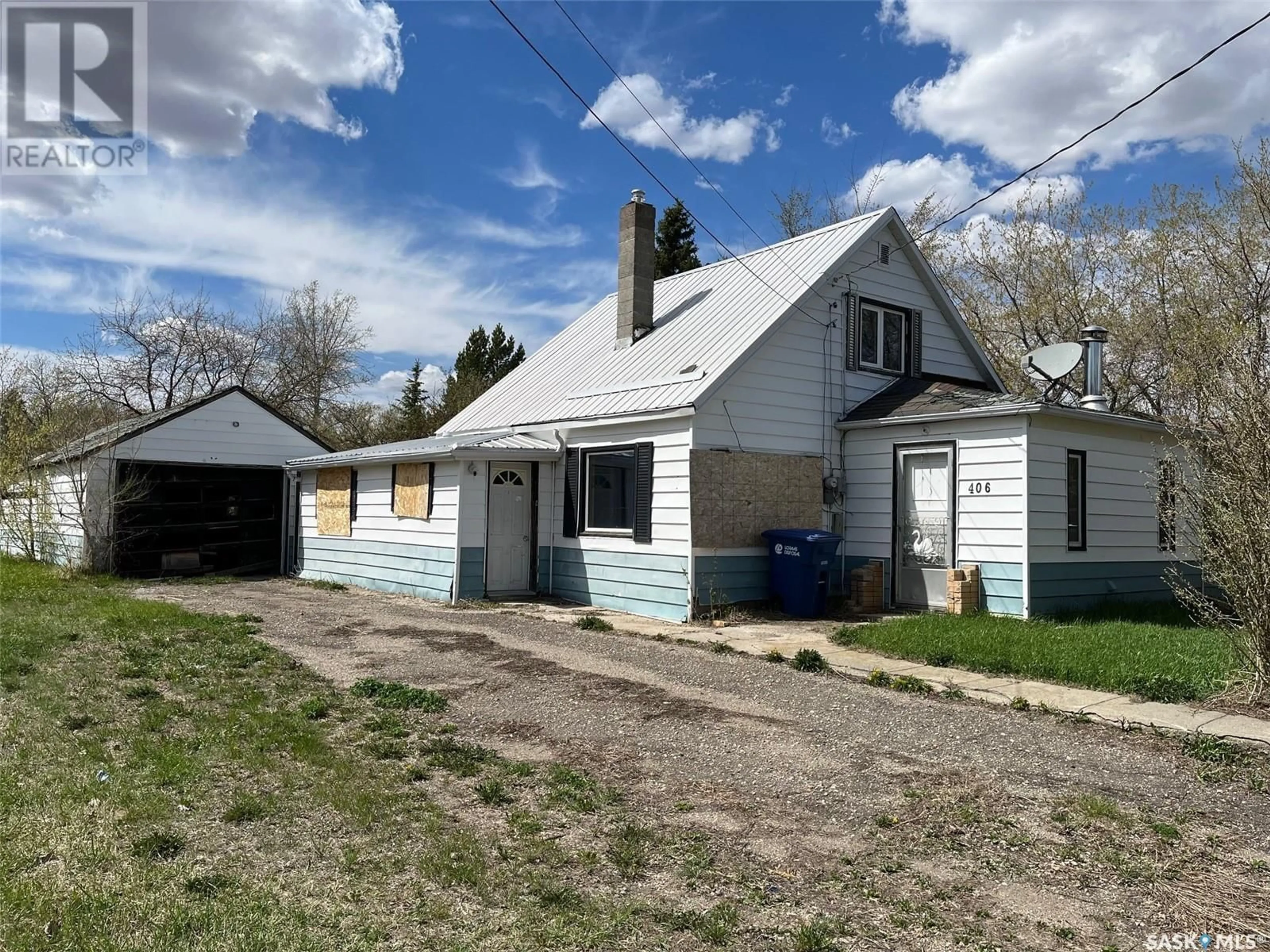 A pic from outside/outdoor area/front of a property/back of a property/a pic from drone, street for 408 DESMOND STREET, Grenfell Saskatchewan S0G2B0