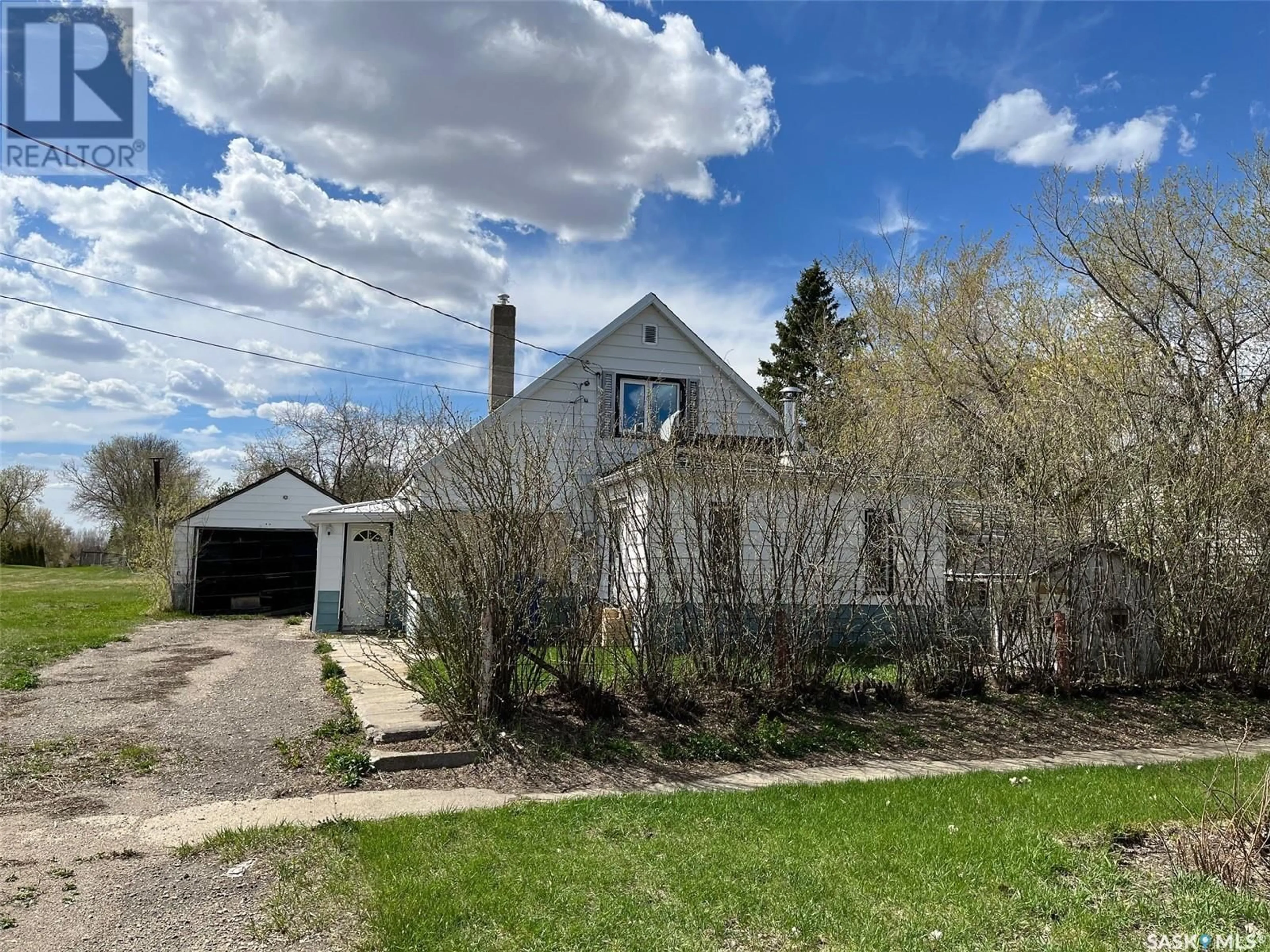 A pic from outside/outdoor area/front of a property/back of a property/a pic from drone, street for 408 DESMOND STREET, Grenfell Saskatchewan S0G2B0