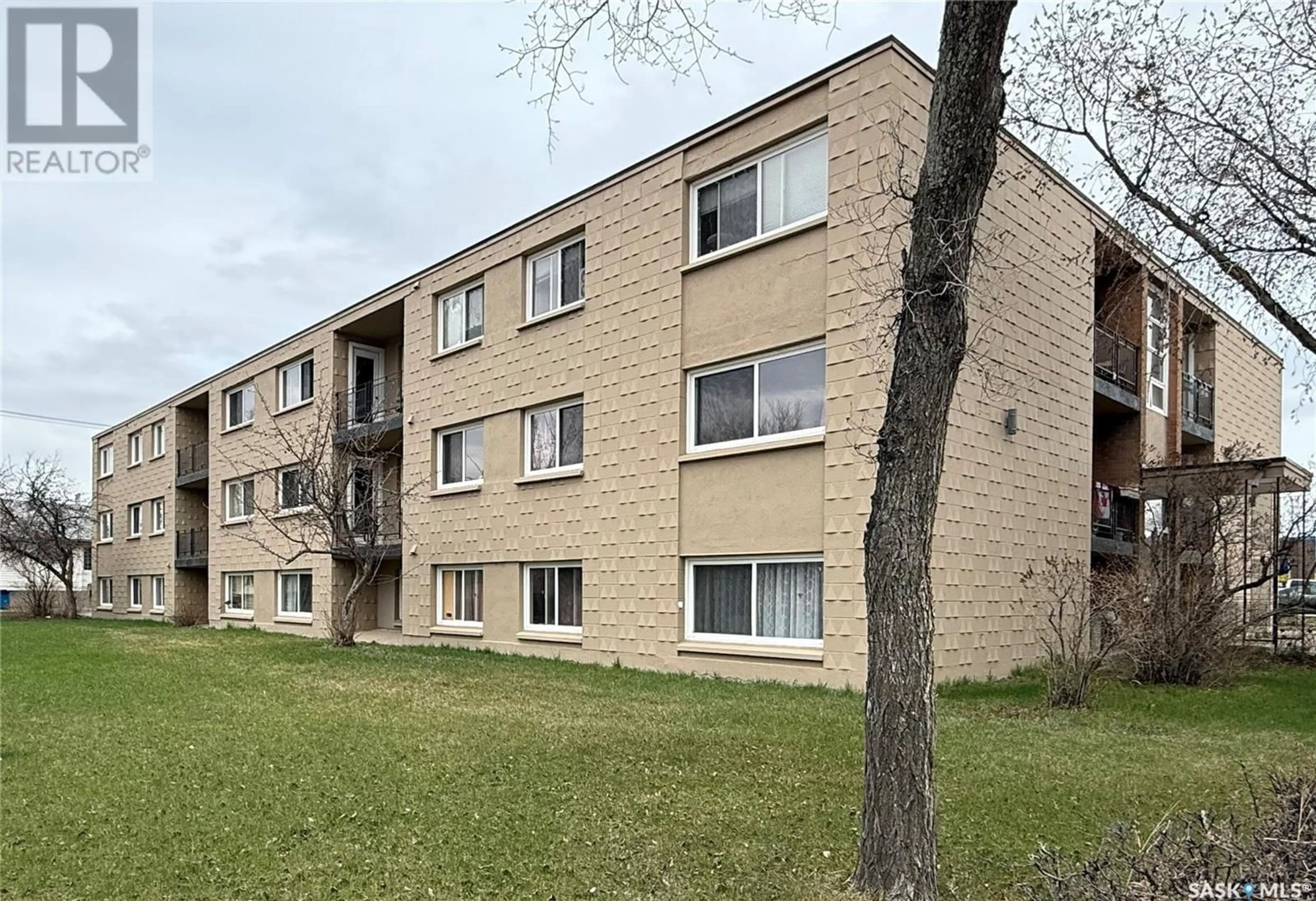 Patio, street for 2620 5TH AVENUE, Regina Saskatchewan S4R5E5