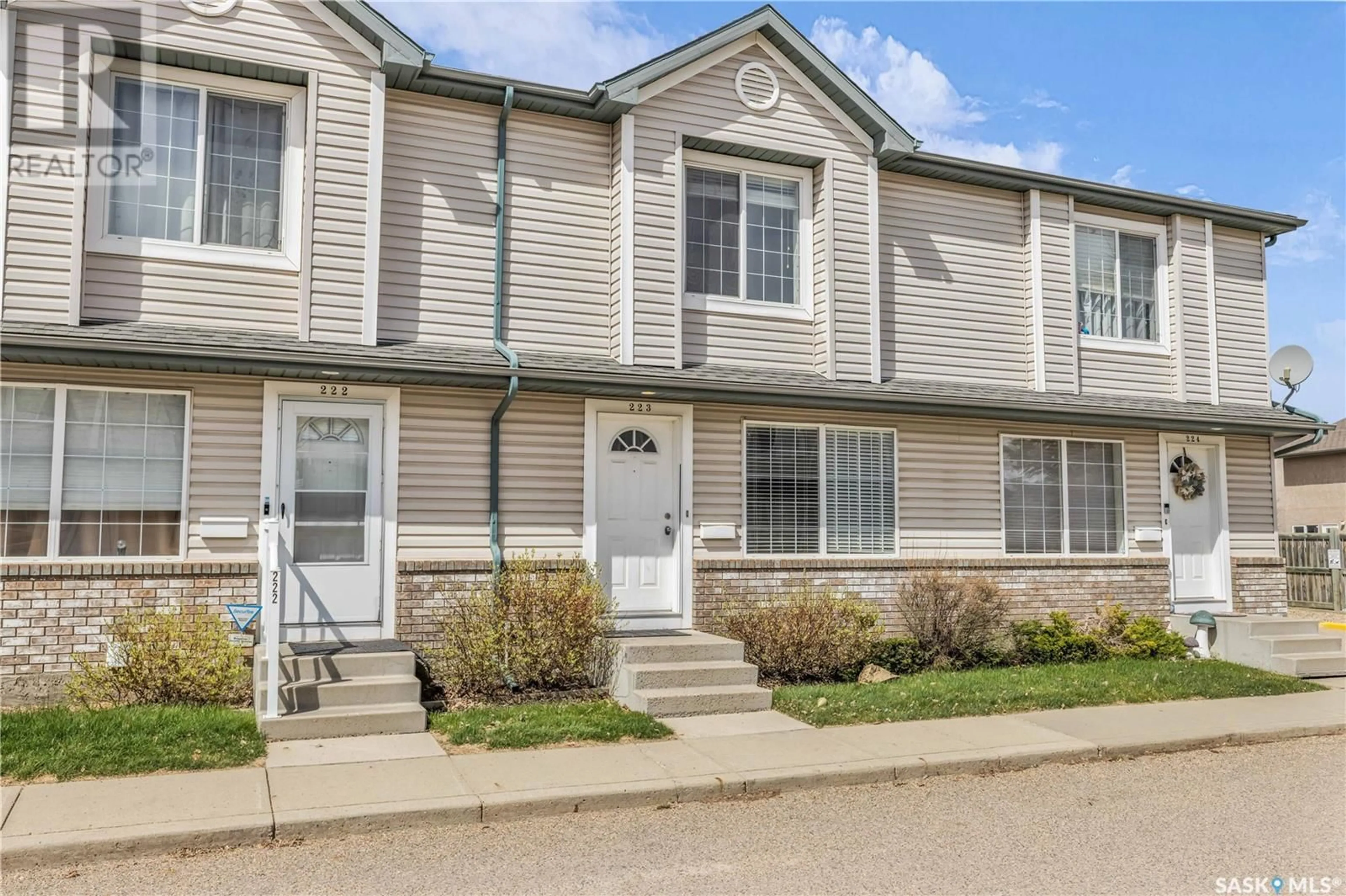Home with vinyl exterior material, street for 663 - 223 BECKETT CRESCENT, Saskatoon Saskatchewan S7N4X1
