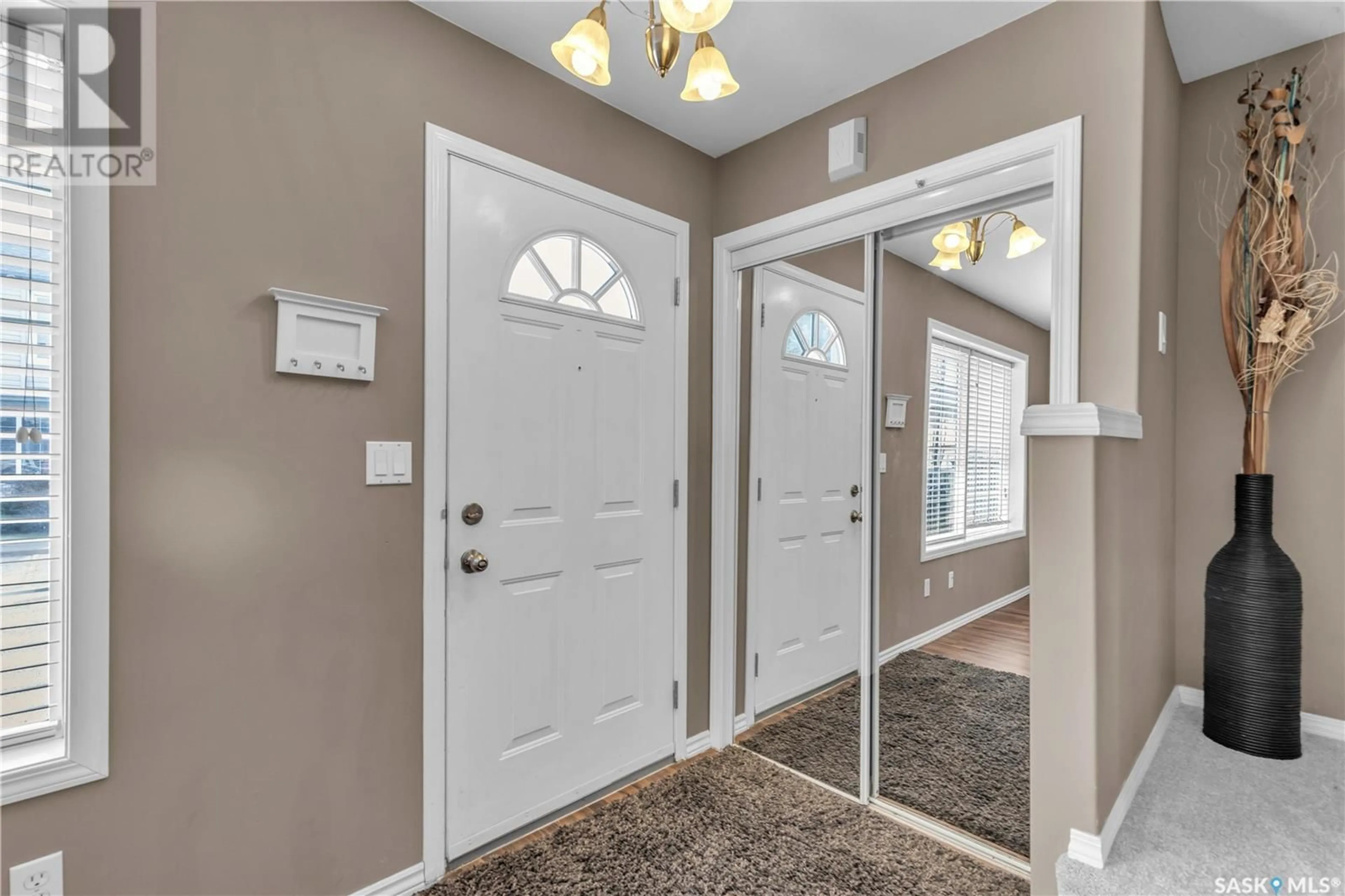 Indoor entryway for 663 - 223 BECKETT CRESCENT, Saskatoon Saskatchewan S7N4X1