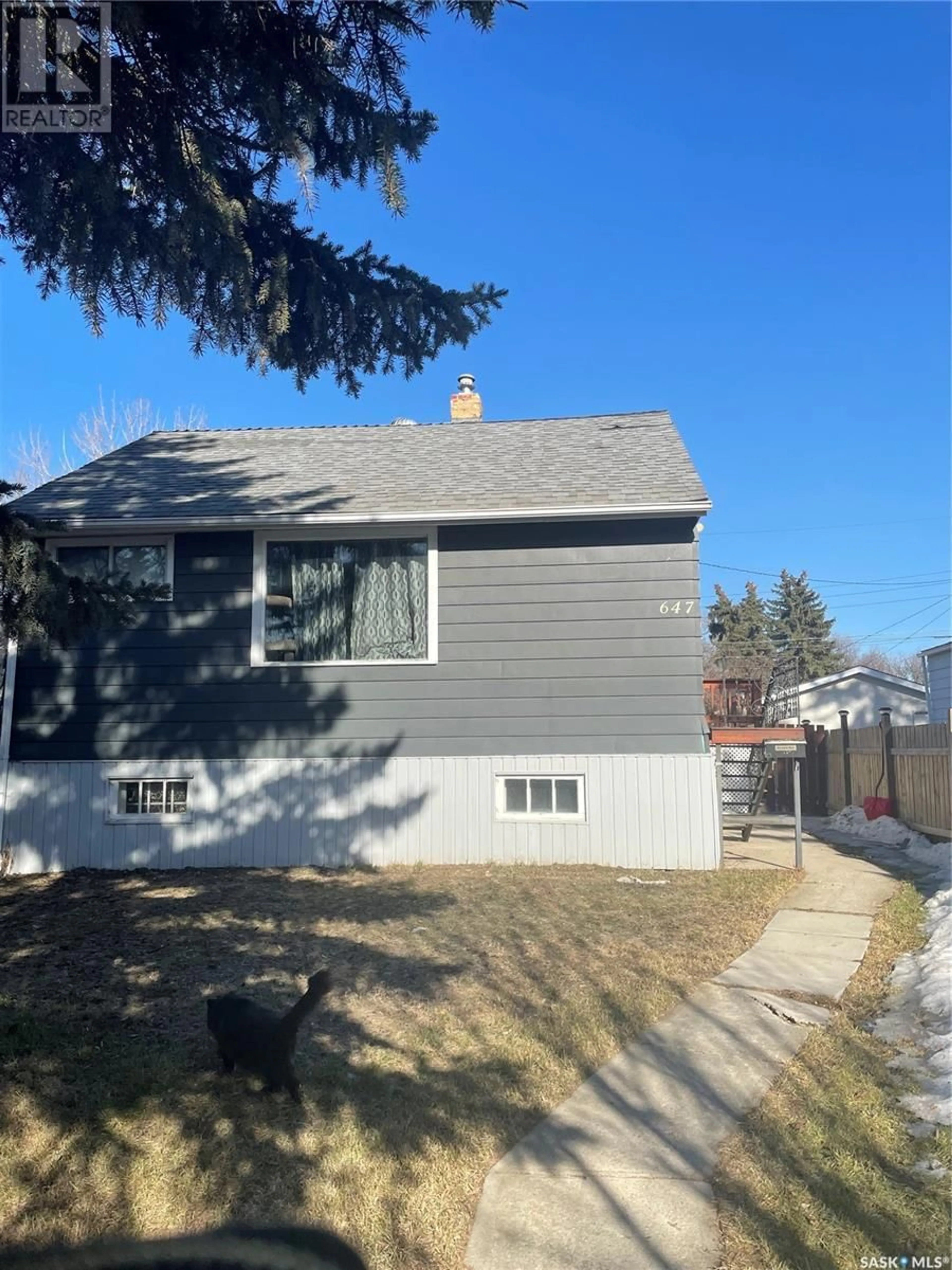 Home with vinyl exterior material, street for 647 KING STREET, Regina Saskatchewan S4T4C8