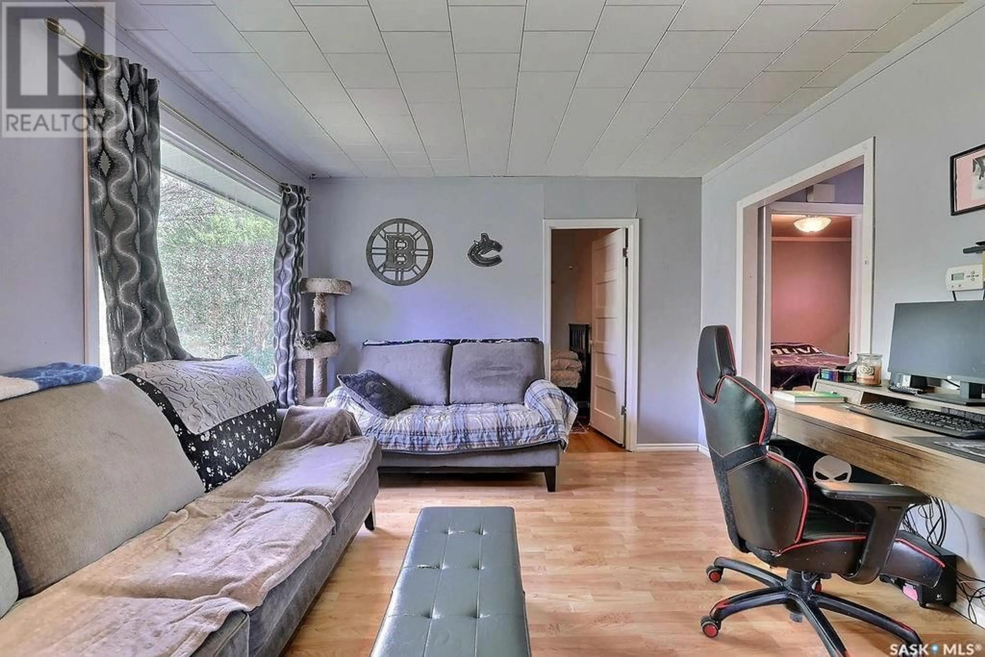 Living room with furniture, wood/laminate floor for 647 KING STREET, Regina Saskatchewan S4T4C8