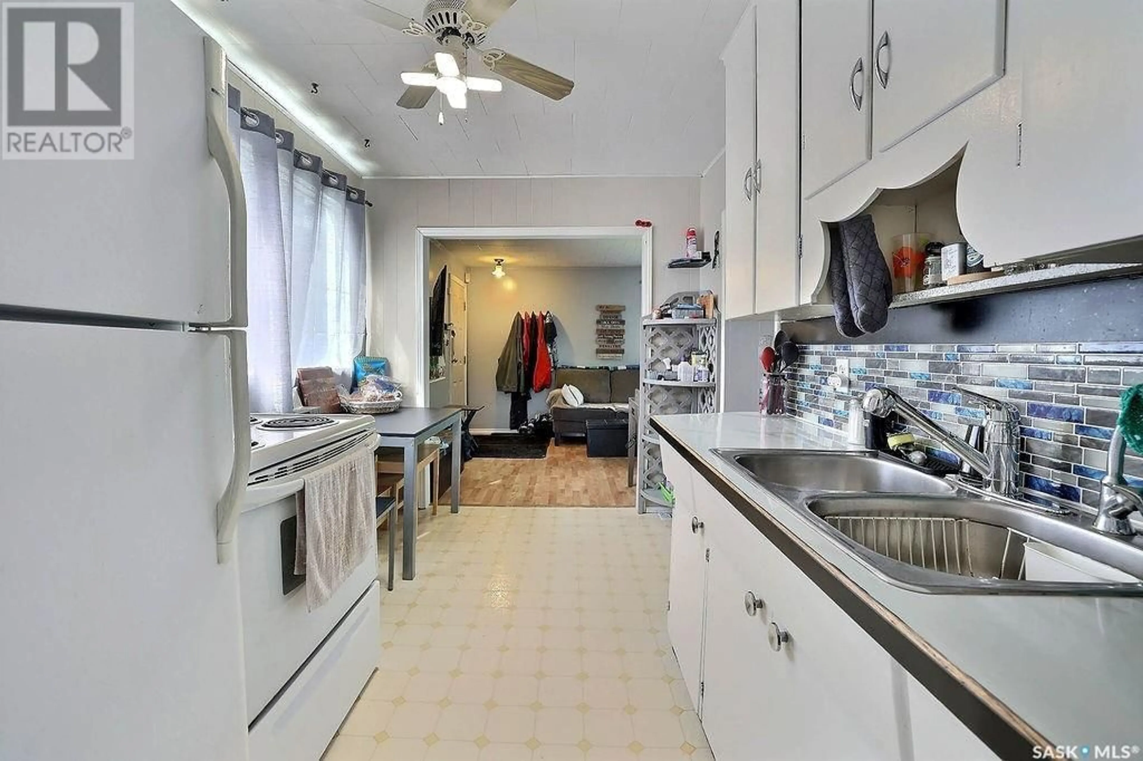 Standard kitchen, ceramic/tile floor for 647 KING STREET, Regina Saskatchewan S4T4C8