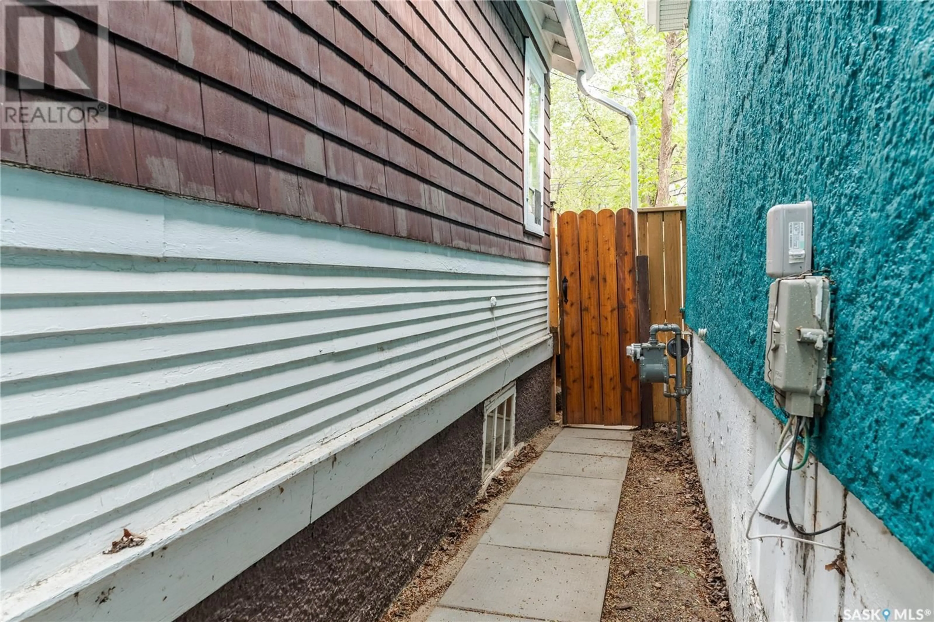 Patio, street for 2257 MONTREAL STREET, Regina Saskatchewan S4P1L7