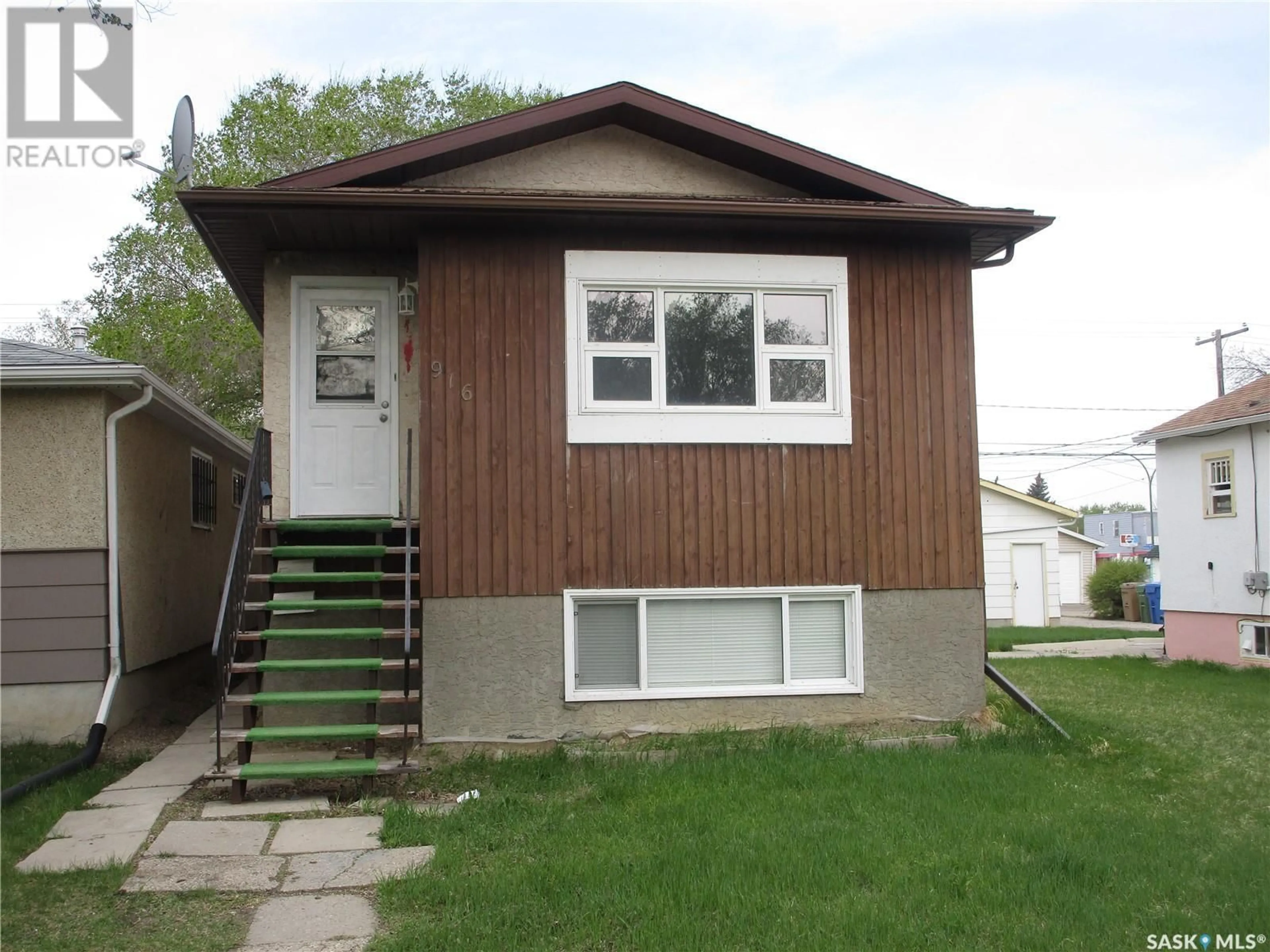 Home with vinyl exterior material, street for 916 RAE STREET, Regina Saskatchewan S4T2B4