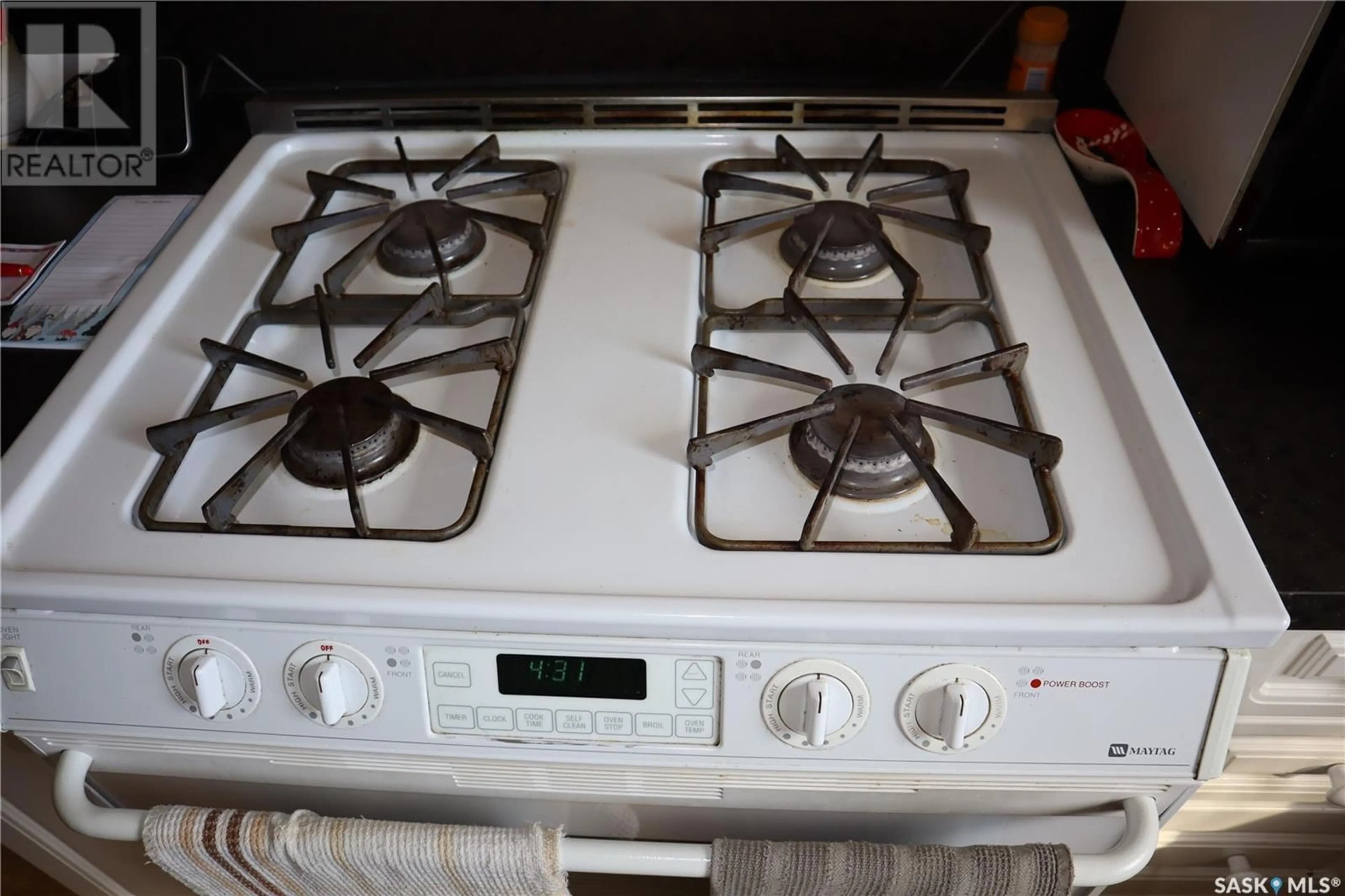 Standard kitchen, unknown for 66 RIEL CRESCENT, Saskatoon Saskatchewan S7J2W6