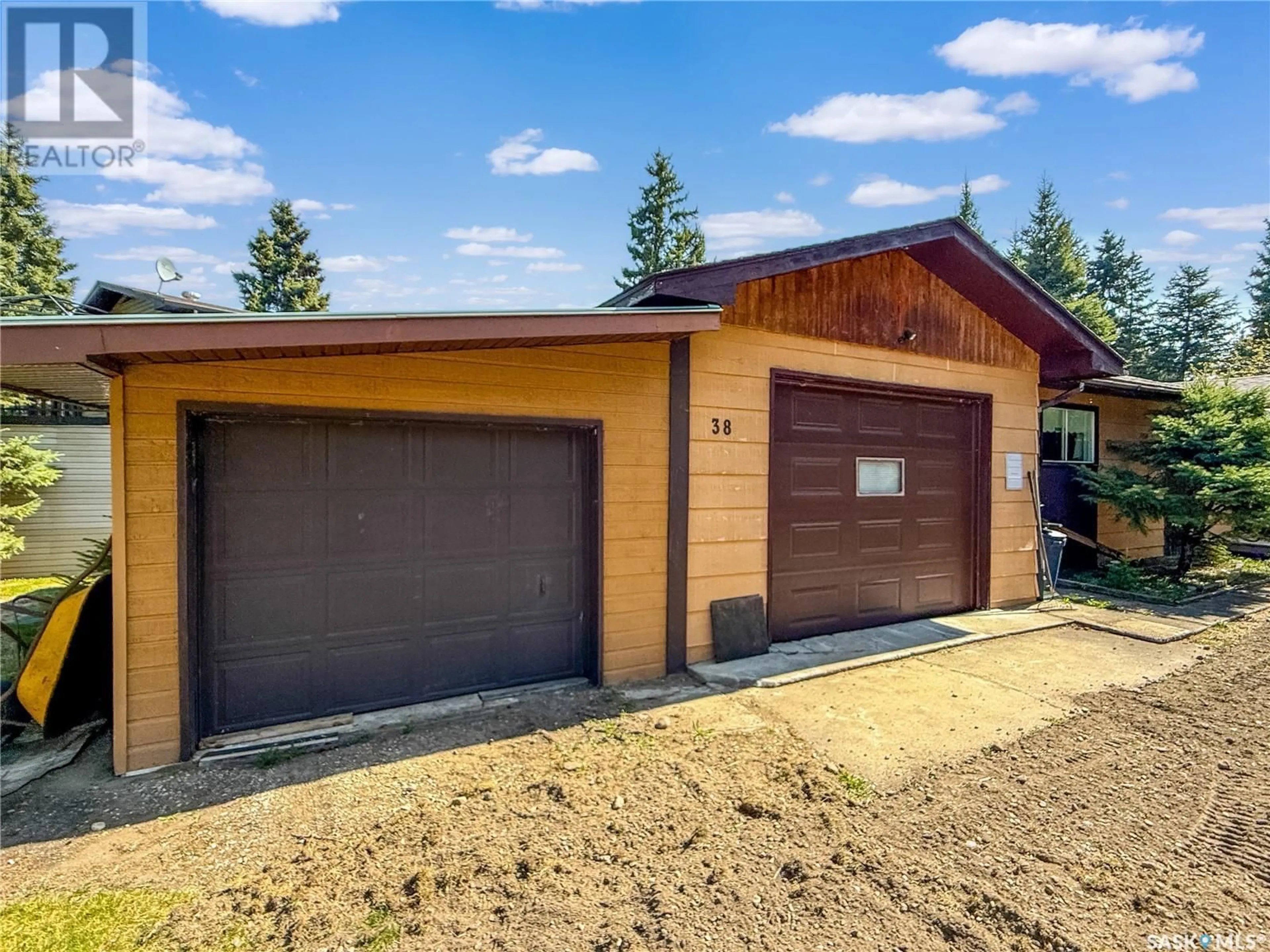 Indoor garage for 38 CLEARSAND DRIVE, Candle Lake Saskatchewan S0J3E0