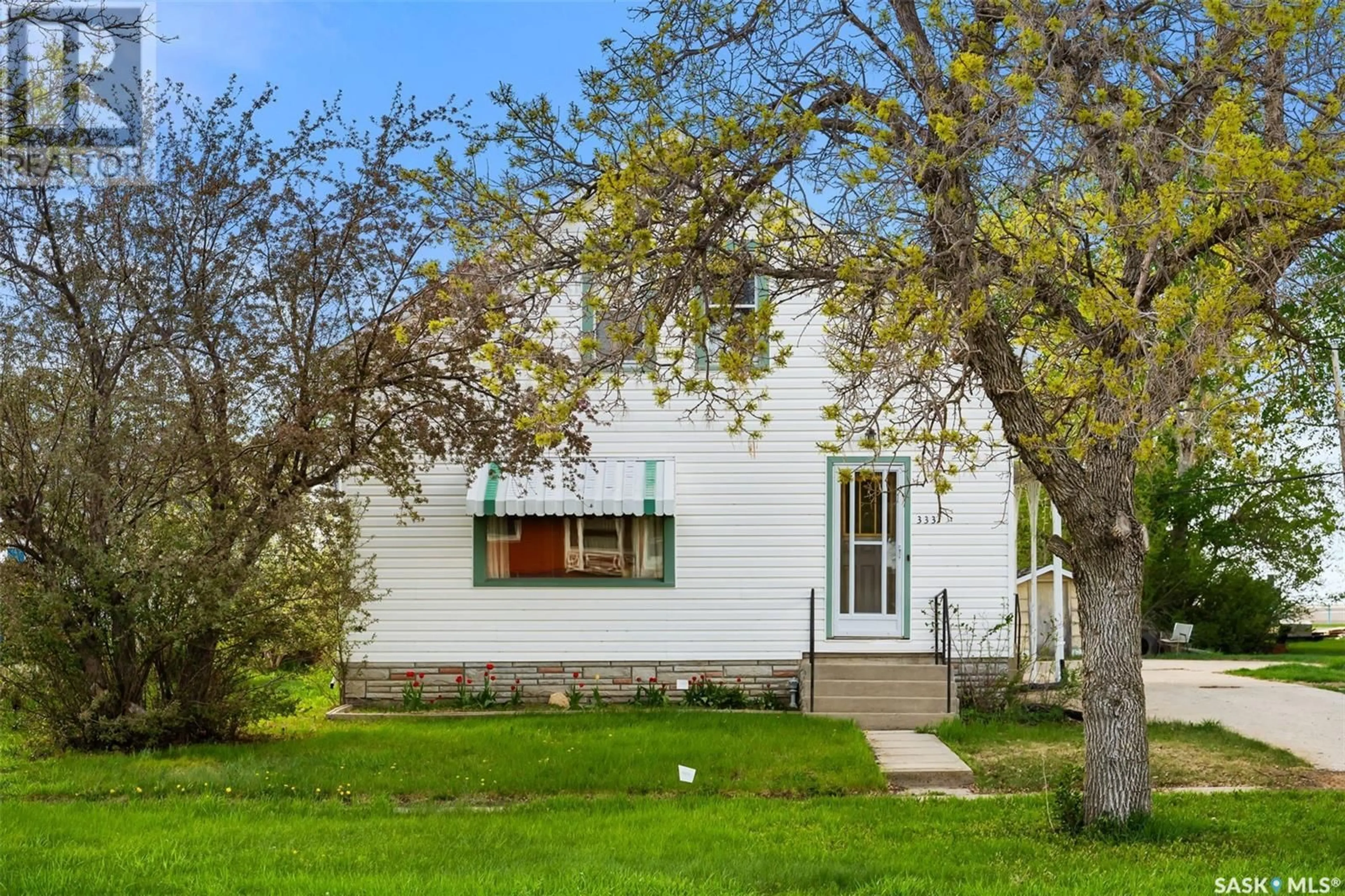 Home with vinyl exterior material, street for 333 MAIN STREET, Milestone Saskatchewan S0G3L0