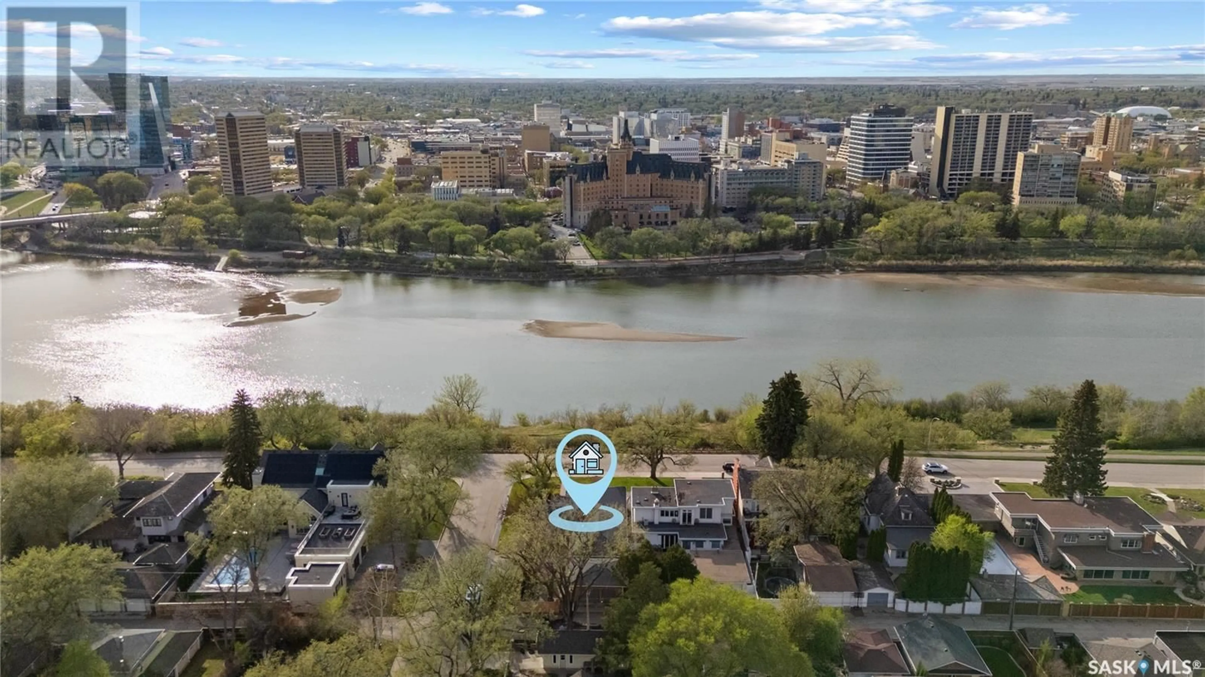 A pic from outside/outdoor area/front of a property/back of a property/a pic from drone, water/lake/river/ocean view for 802 SASKATCHEWAN CRESCENT, Saskatoon Saskatchewan S7N0L3
