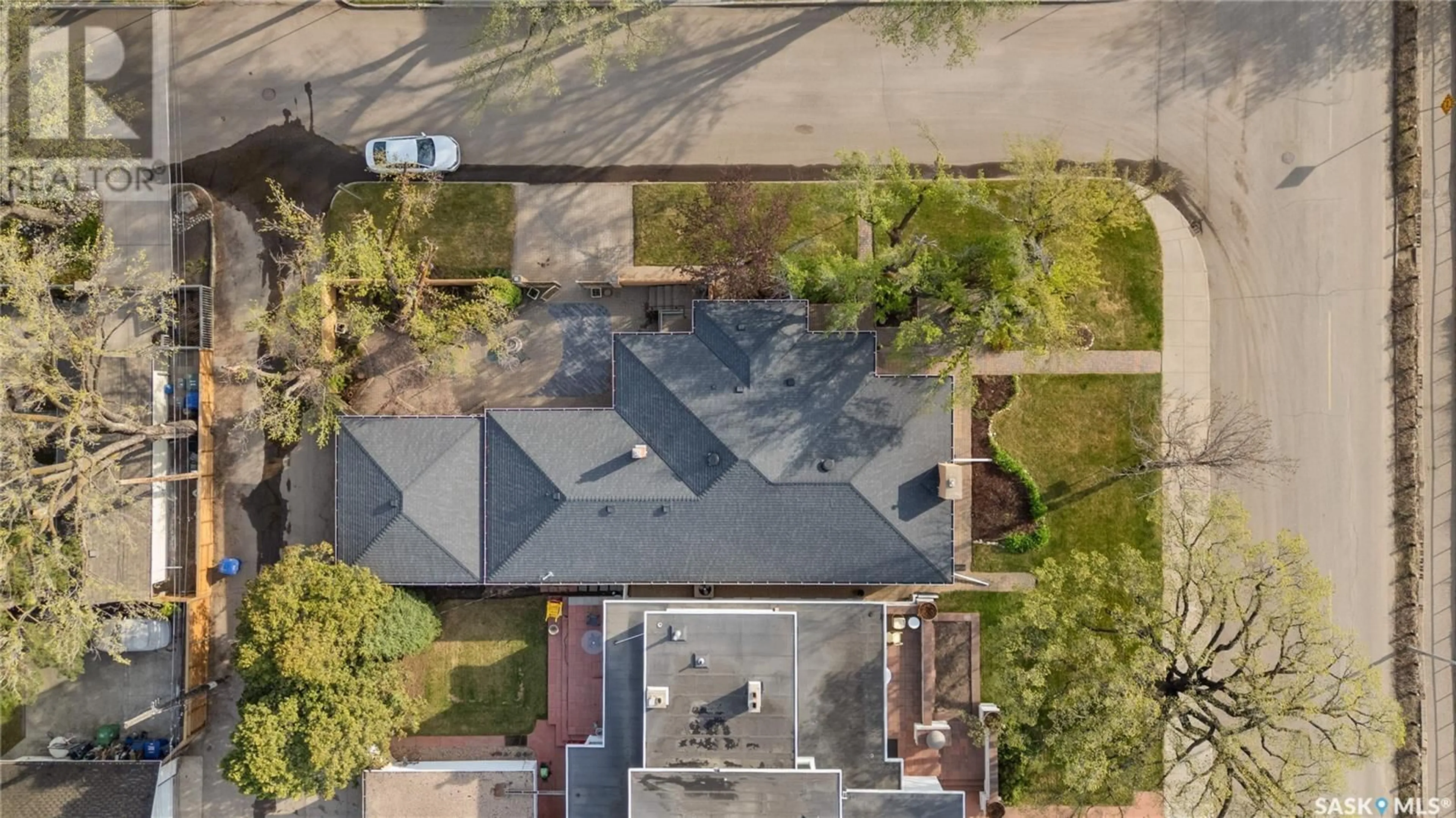 A pic from outside/outdoor area/front of a property/back of a property/a pic from drone, city buildings view from balcony for 802 SASKATCHEWAN CRESCENT, Saskatoon Saskatchewan S7N0L3