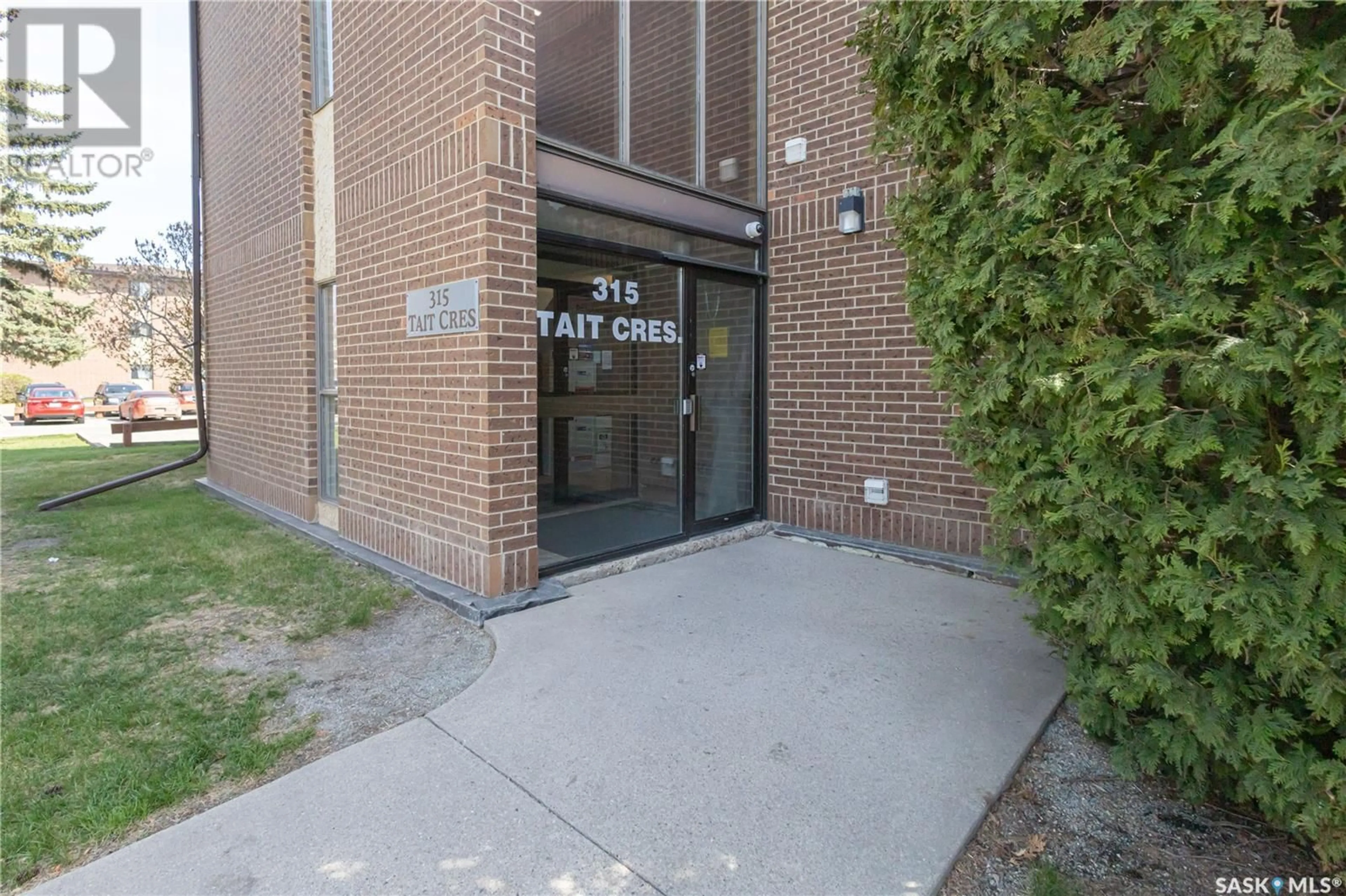 Indoor foyer for 310 315 TAIT CRESCENT, Saskatoon Saskatchewan S7H5L6
