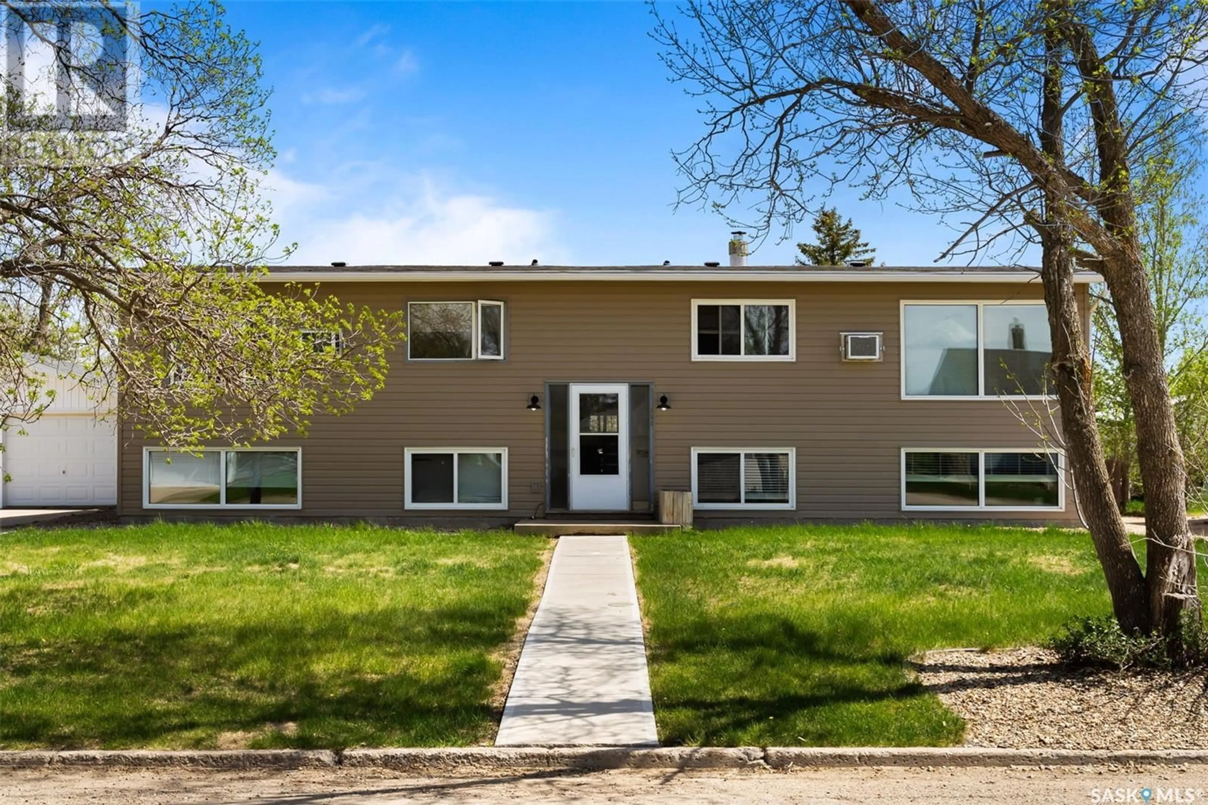 Home with vinyl exterior material, street for 220 QUEEN STREET, Milestone Saskatchewan S0G3L0