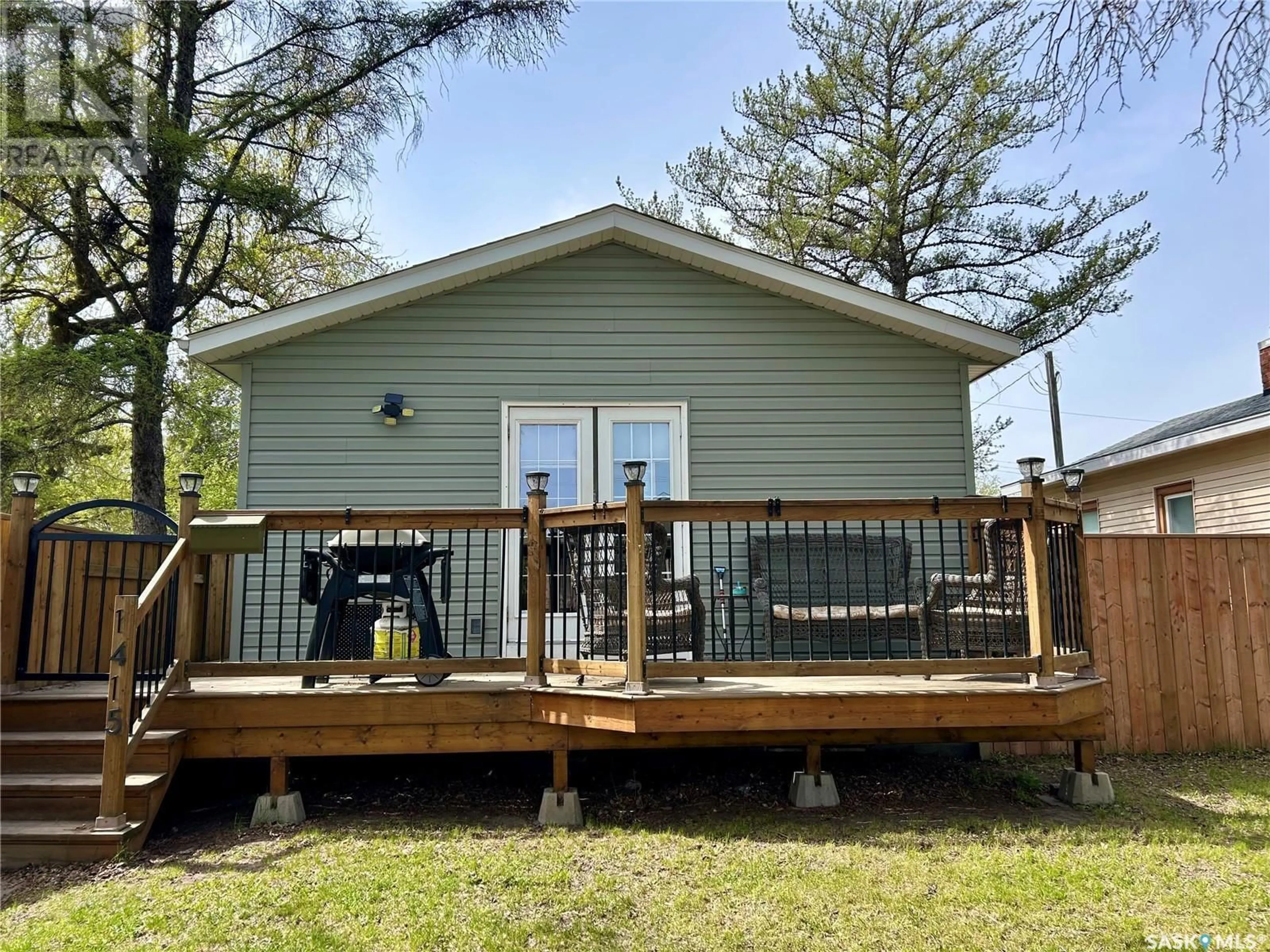 Home with vinyl exterior material, water/lake/river/ocean view for 1415 B AVENUE, Saskatoon Saskatchewan S7L1G7