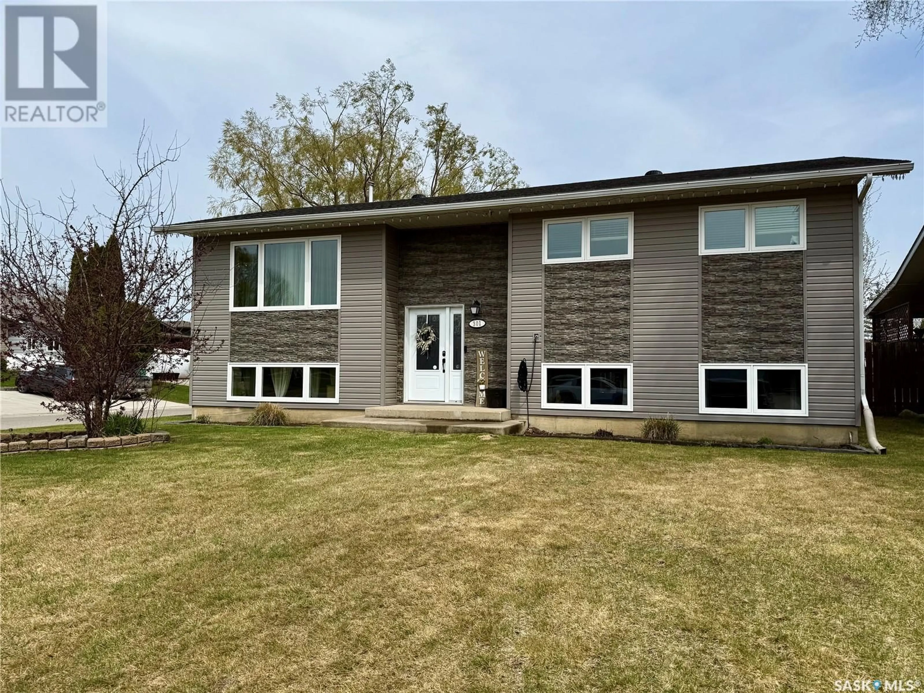 Home with vinyl exterior material, street for 301 NEUFELD AVENUE, Nipawin Saskatchewan S0E1E0