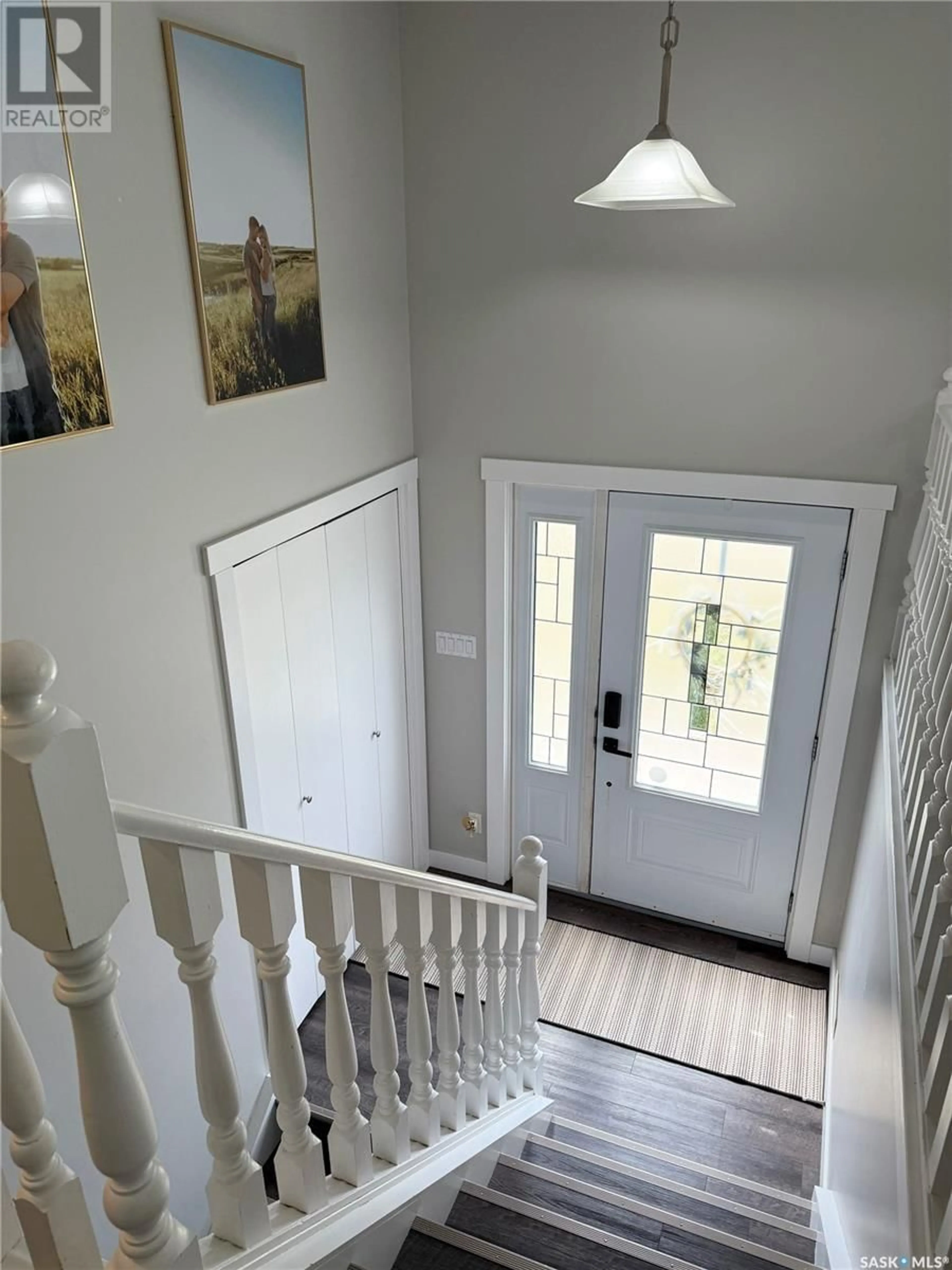 Indoor foyer for 301 NEUFELD AVENUE, Nipawin Saskatchewan S0E1E0