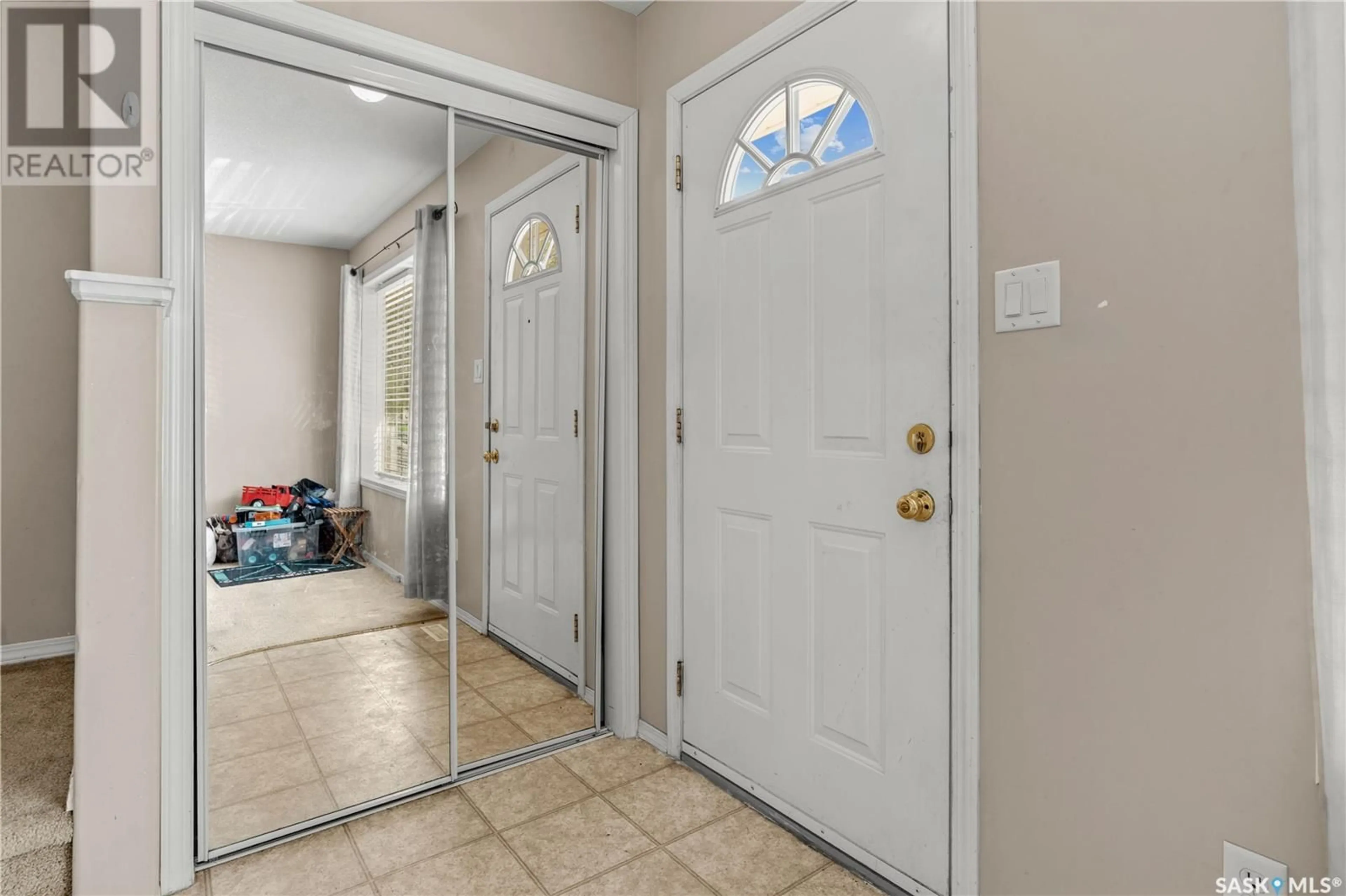Indoor entryway for 2748 CRANBOURN CRESCENT, Regina Saskatchewan S4V3C1