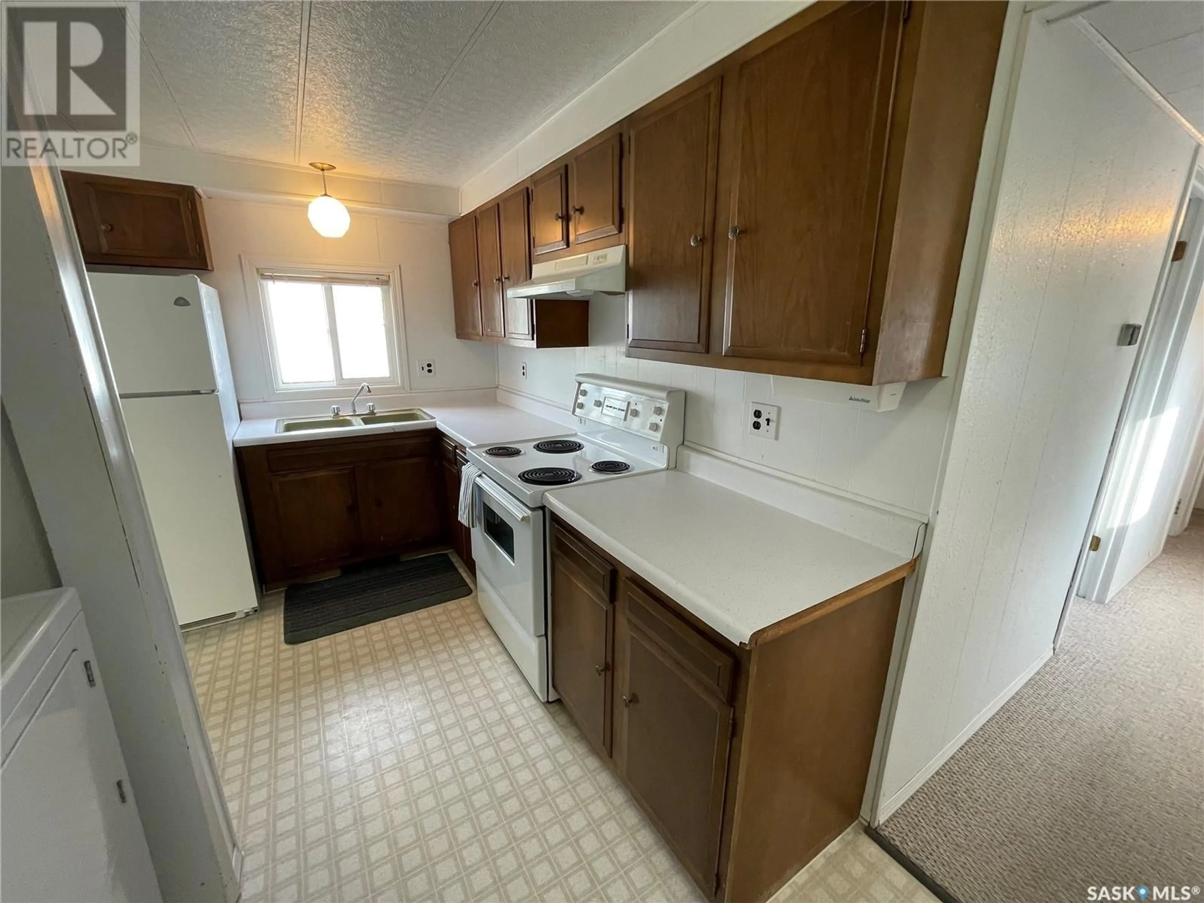 Standard kitchen, unknown for 614 2ND STREET, Meadow Lake Saskatchewan S9X1H7