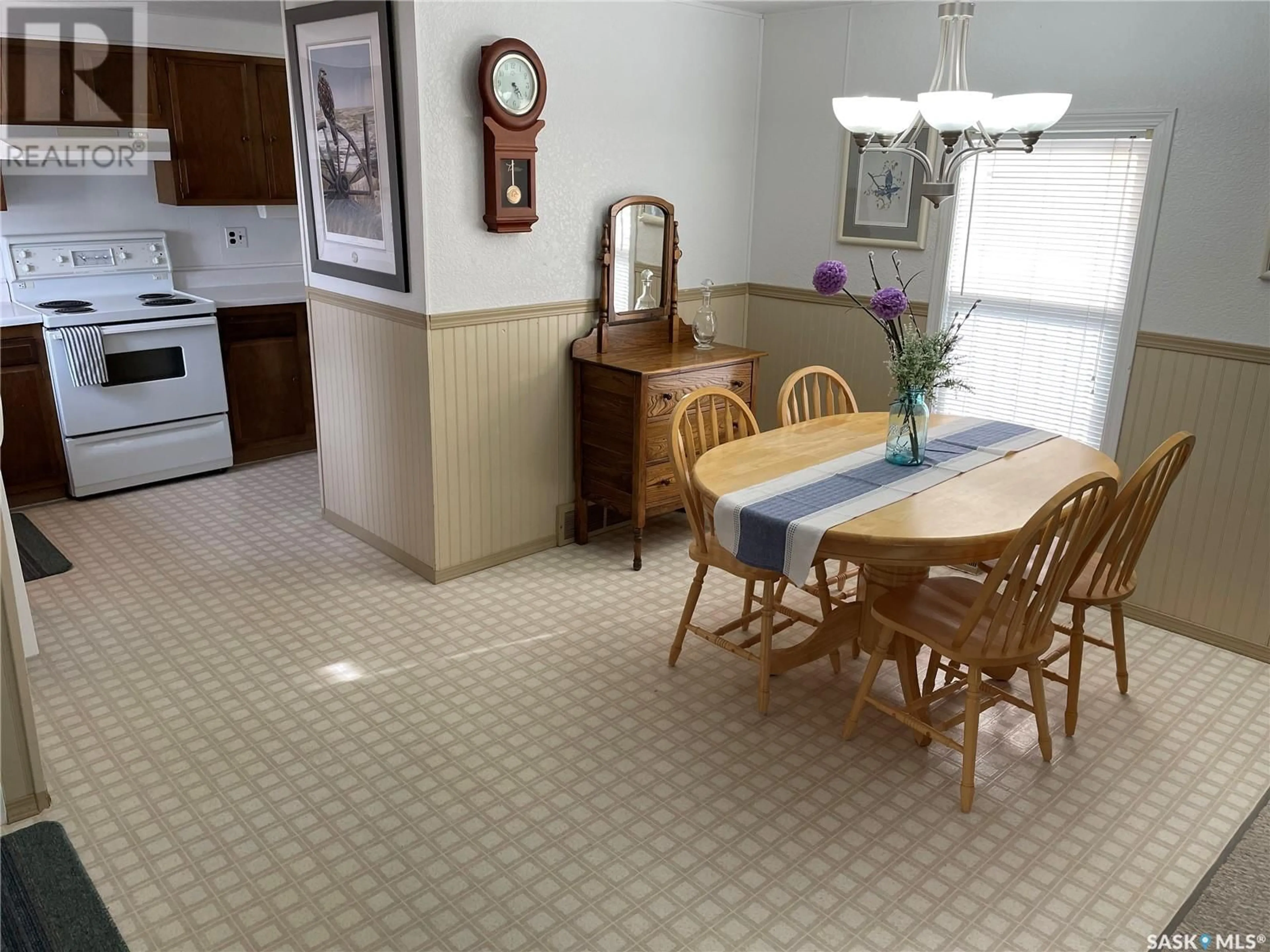 Dining room, ceramic/tile floor for 614 2ND STREET, Meadow Lake Saskatchewan S9X1H7
