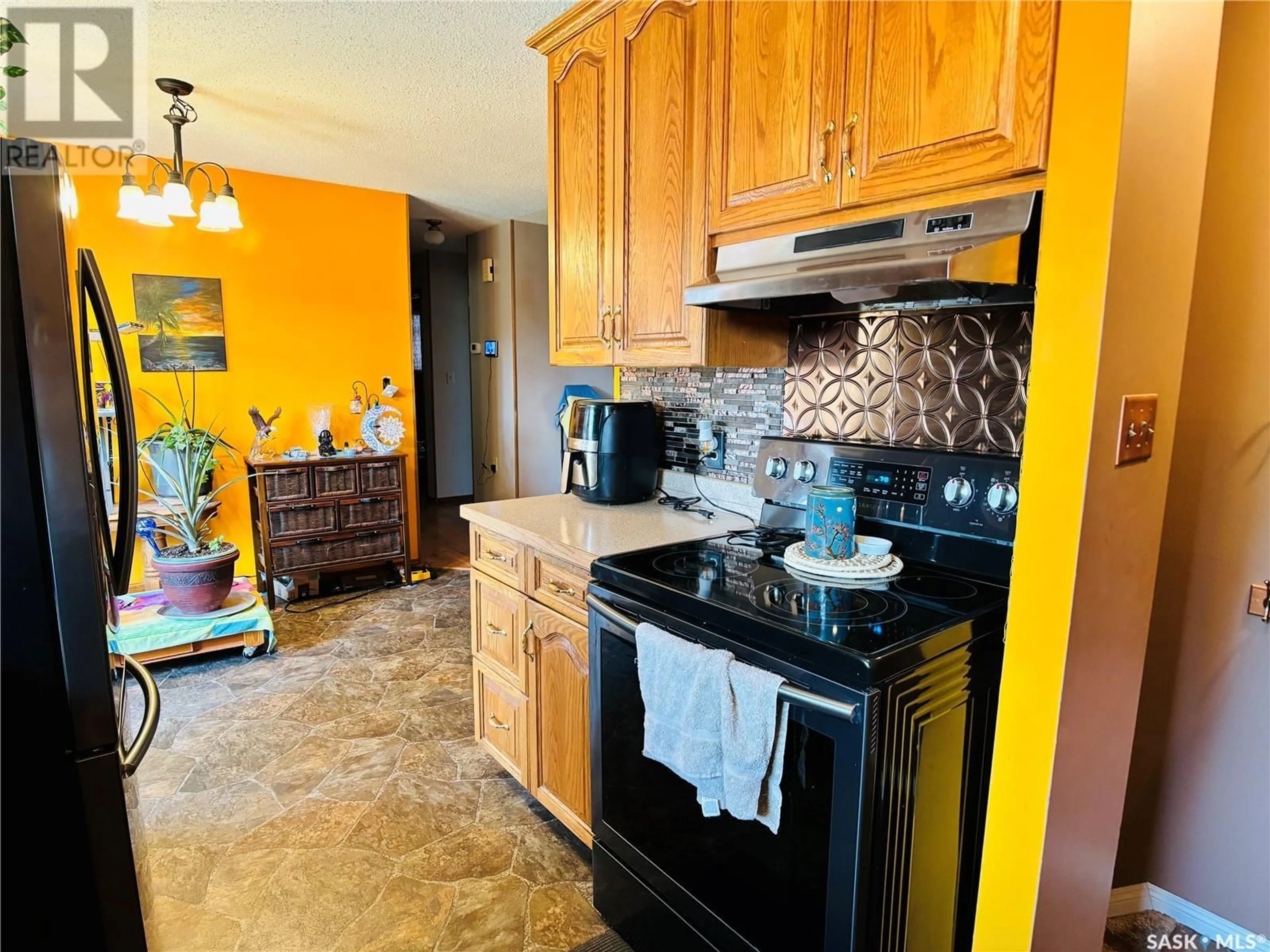 Standard kitchen, ceramic/tile floor for 226 SPRUCE DRIVE, Estevan Saskatchewan S4A2C5