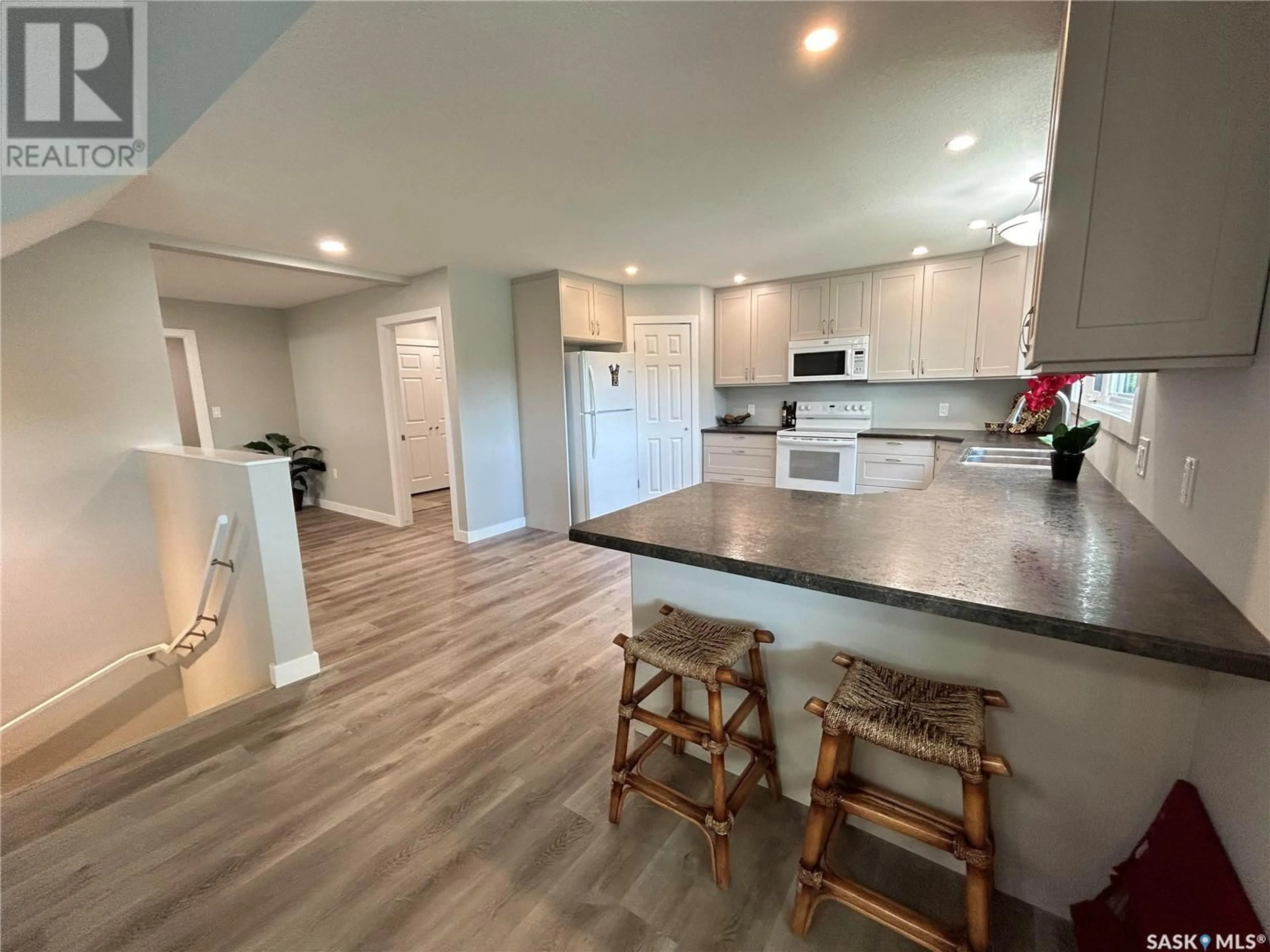 Open concept kitchen, unknown for 209 BEN NEVIS DRIVE, Cypress Hills Provincial Park Saskatchewan S0N1N0