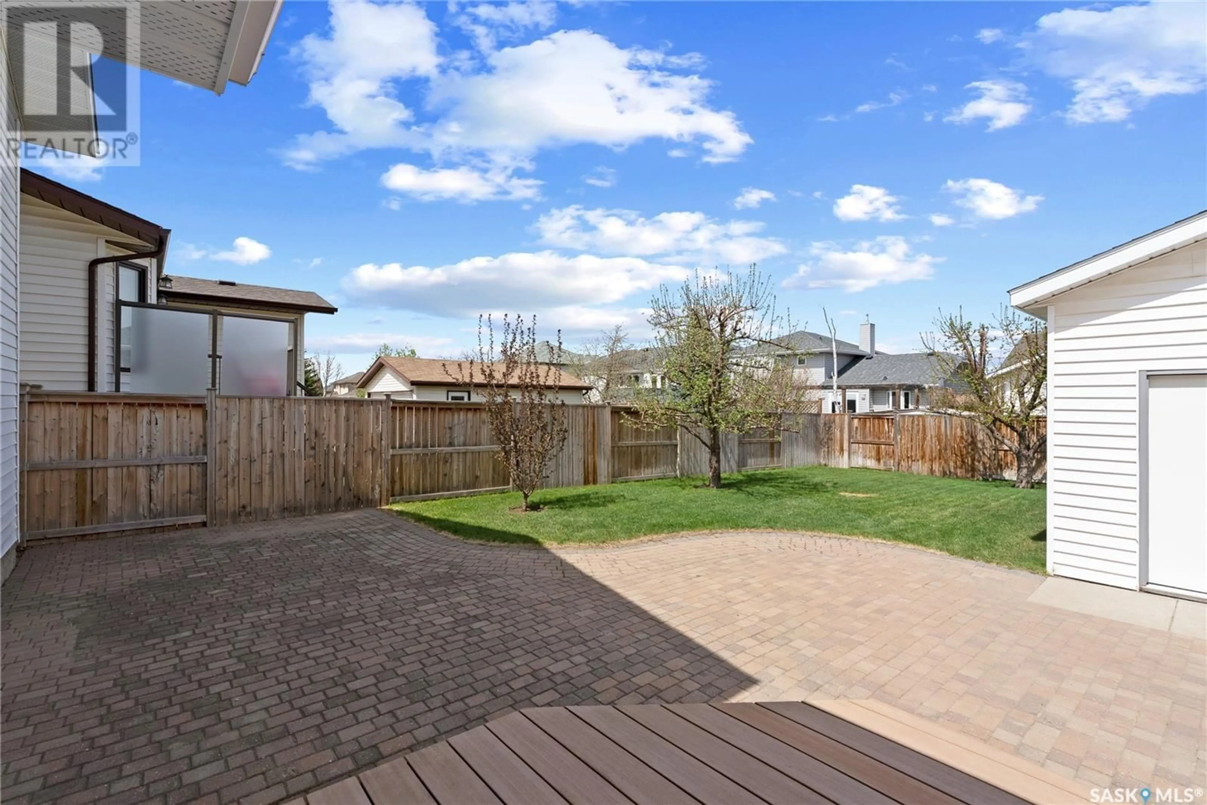 Patio, street for 427 GARVIE ROAD, Saskatoon Saskatchewan S7S1A2