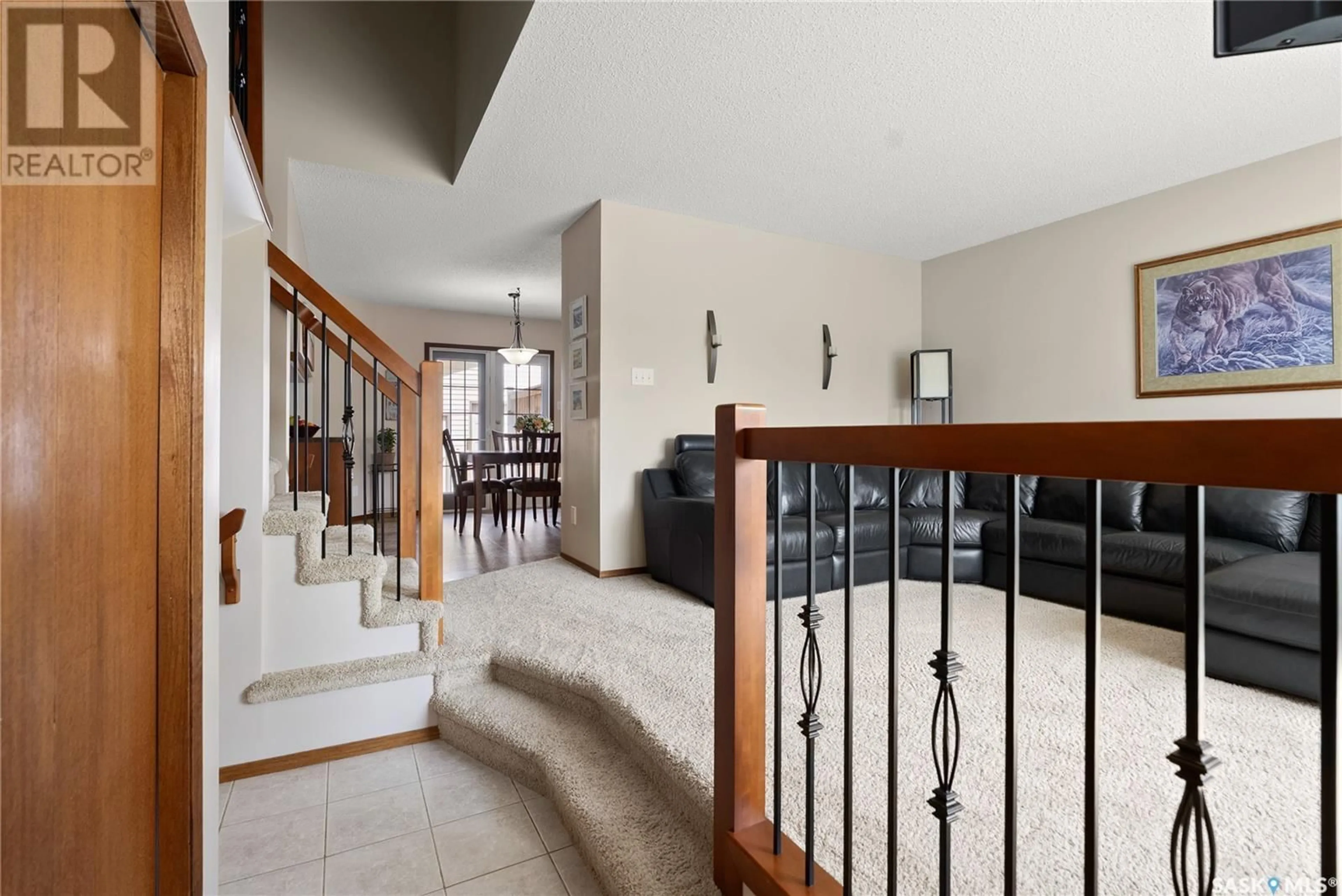 Indoor foyer for 427 GARVIE ROAD, Saskatoon Saskatchewan S7S1A2