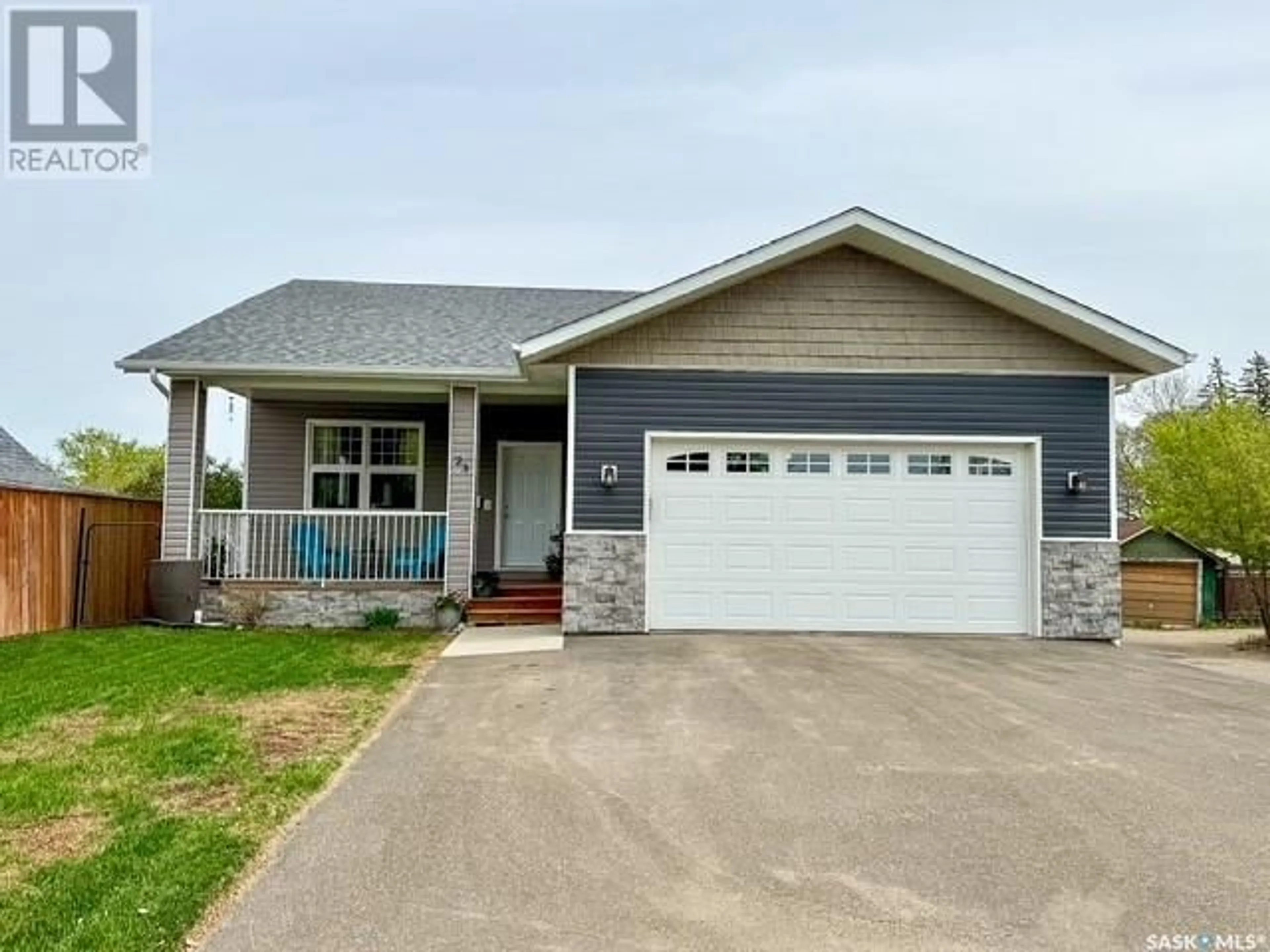 Home with vinyl exterior material, street for NE - 23 9TH AVENUE, Swift Current Saskatchewan S9H2R9