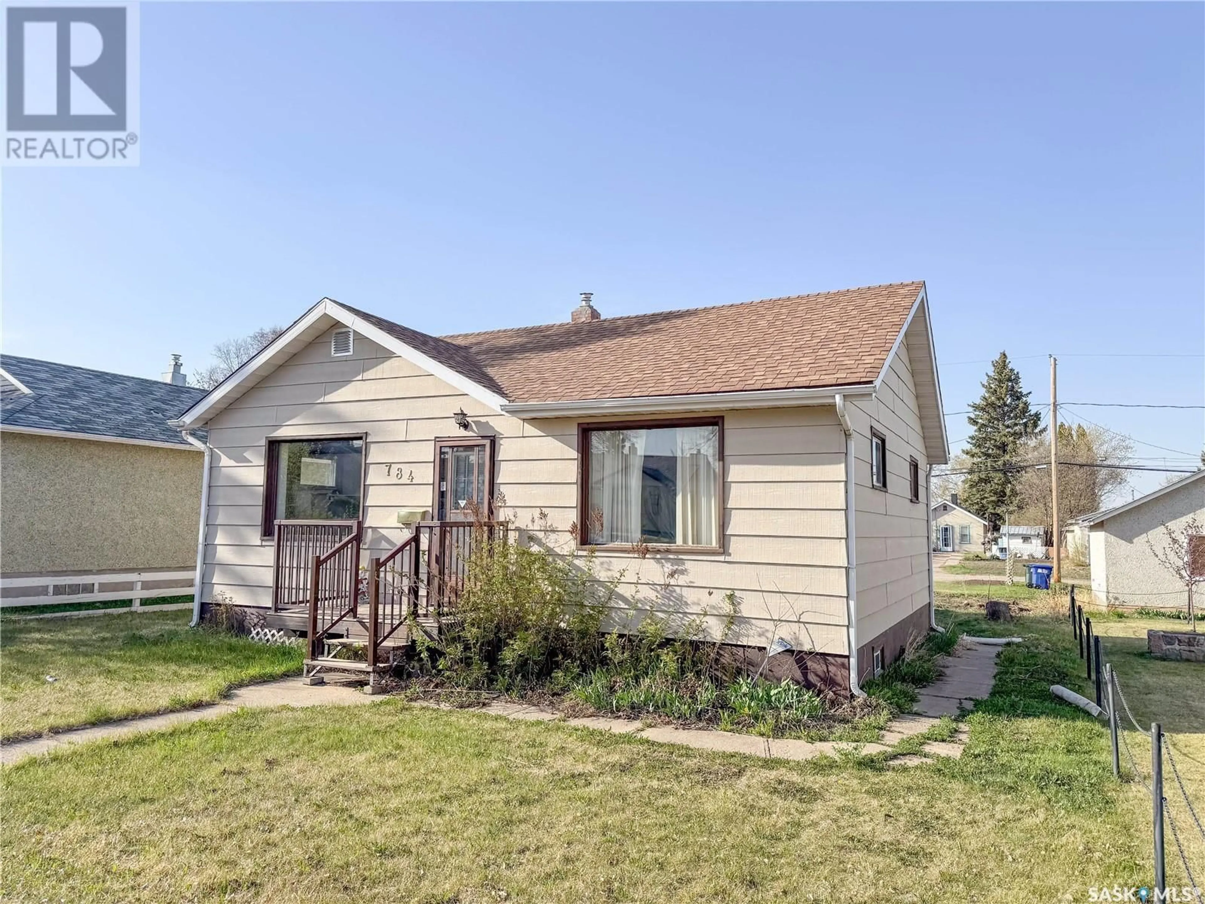 Home with vinyl exterior material, street for 784 4TH STREET, Prince Albert Saskatchewan S6V0K3