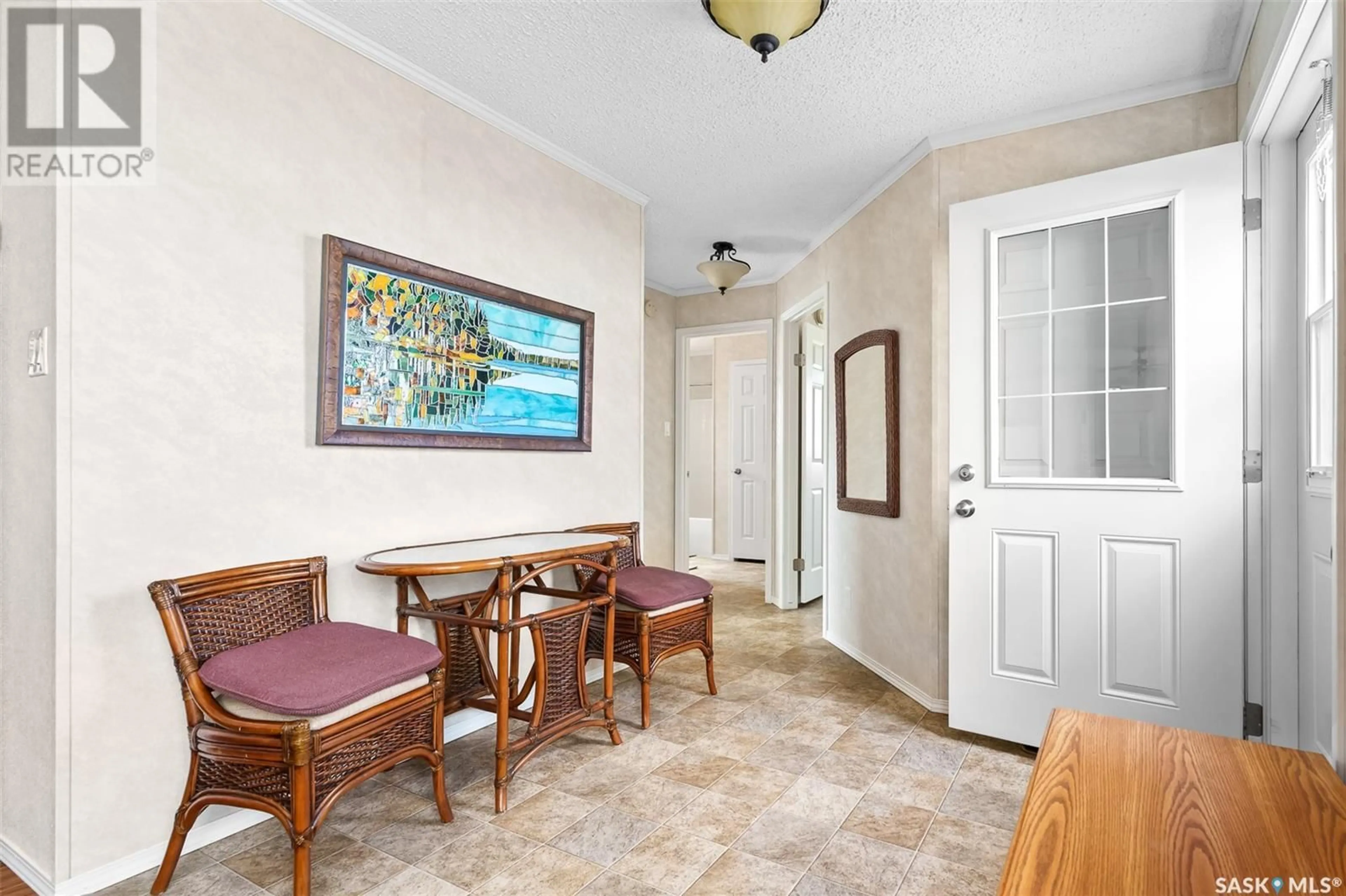 Indoor entryway for H20 - 1455 9TH AVENUE, Moose Jaw Saskatchewan S6J1C6