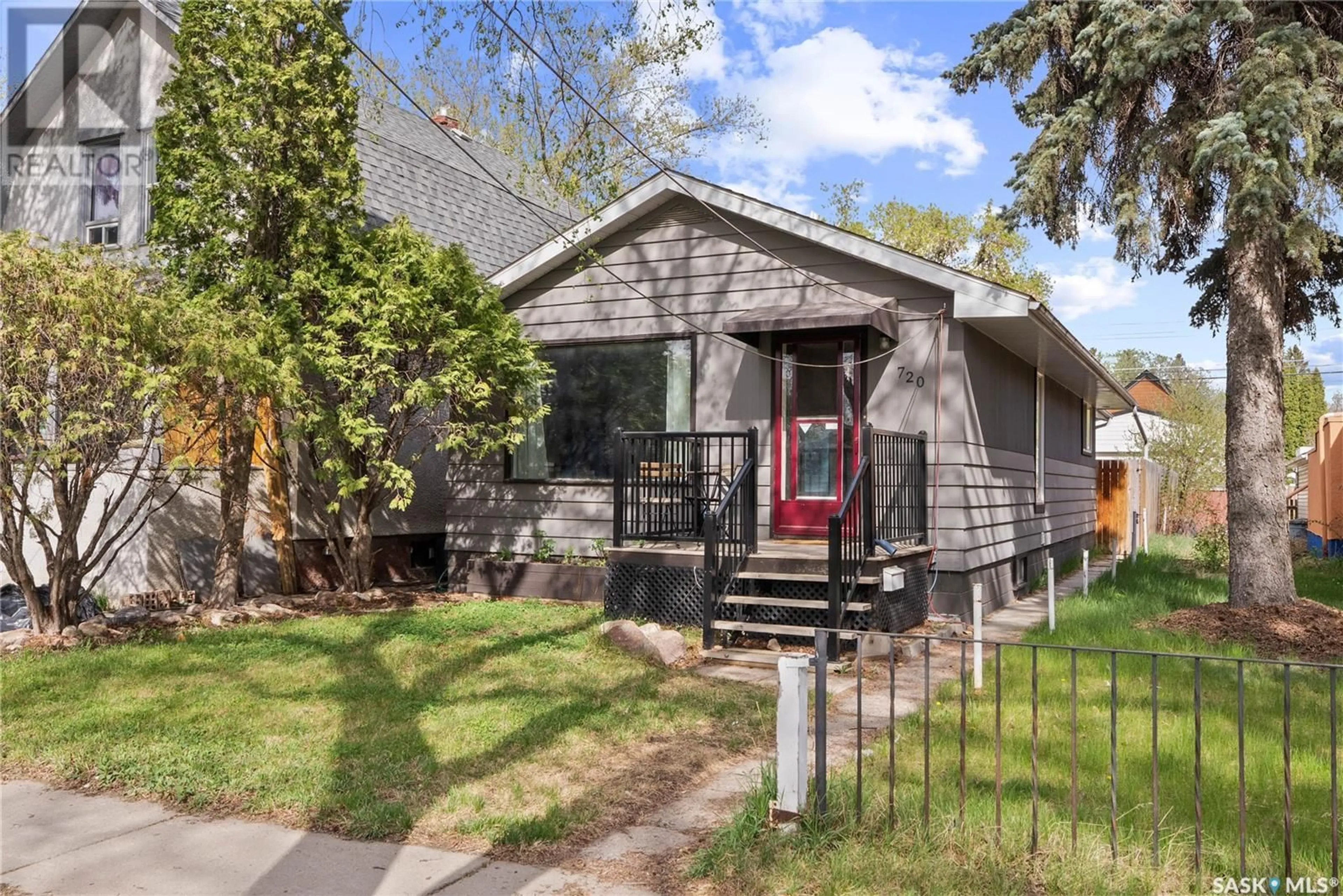 Home with vinyl exterior material, street for 720 I AVENUE, Saskatoon Saskatchewan S7M1Y9